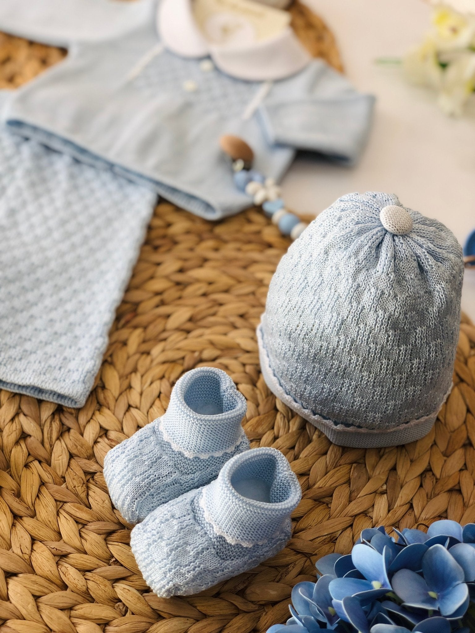 COORDINATO CON COMPLETO 2PZ CIELO E BIANCO IN FILO DI COTONE - Noi da piccoli