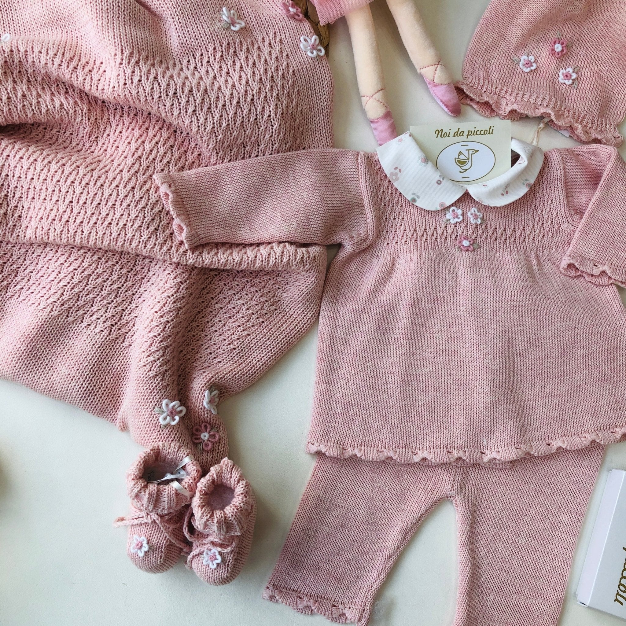 COORDINATO CON COMPLETO 2PZ RICAMATA A MANO NAIME FILO DI COTONE - Noi da piccoli