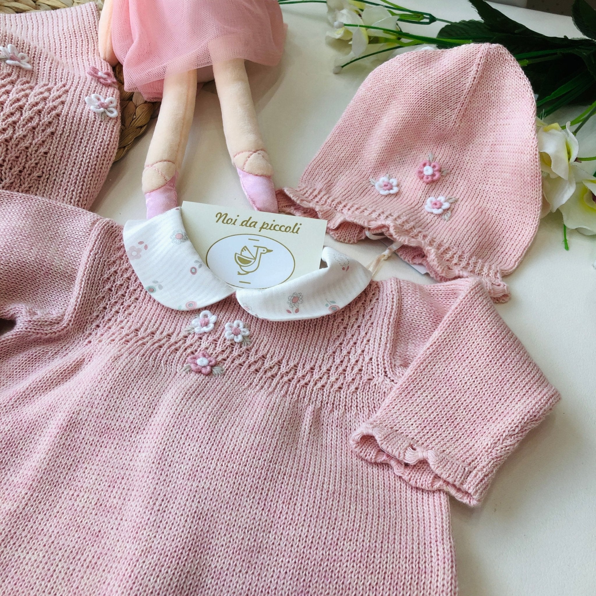 COORDINATO CON COMPLETO 2PZ RICAMATA A MANO NAIME FILO DI COTONE - Noi da piccoli