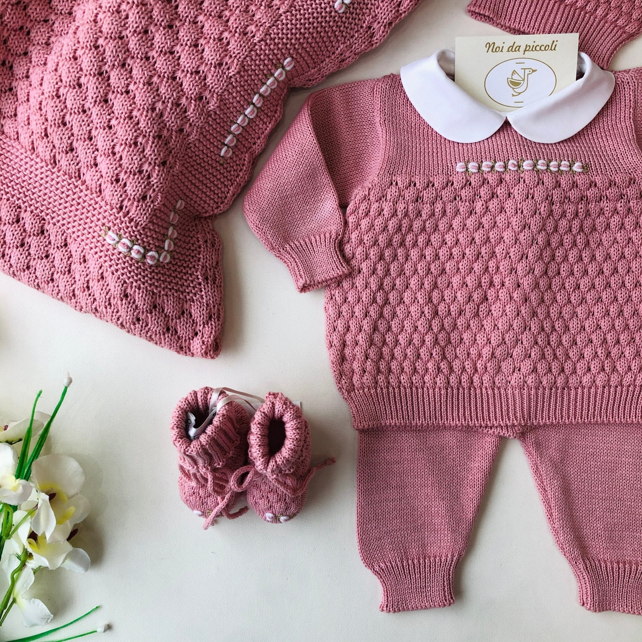 COORDINATO CON COMPLETO 2PZ RICAMATO A MANO SAINT - Noi da piccoli