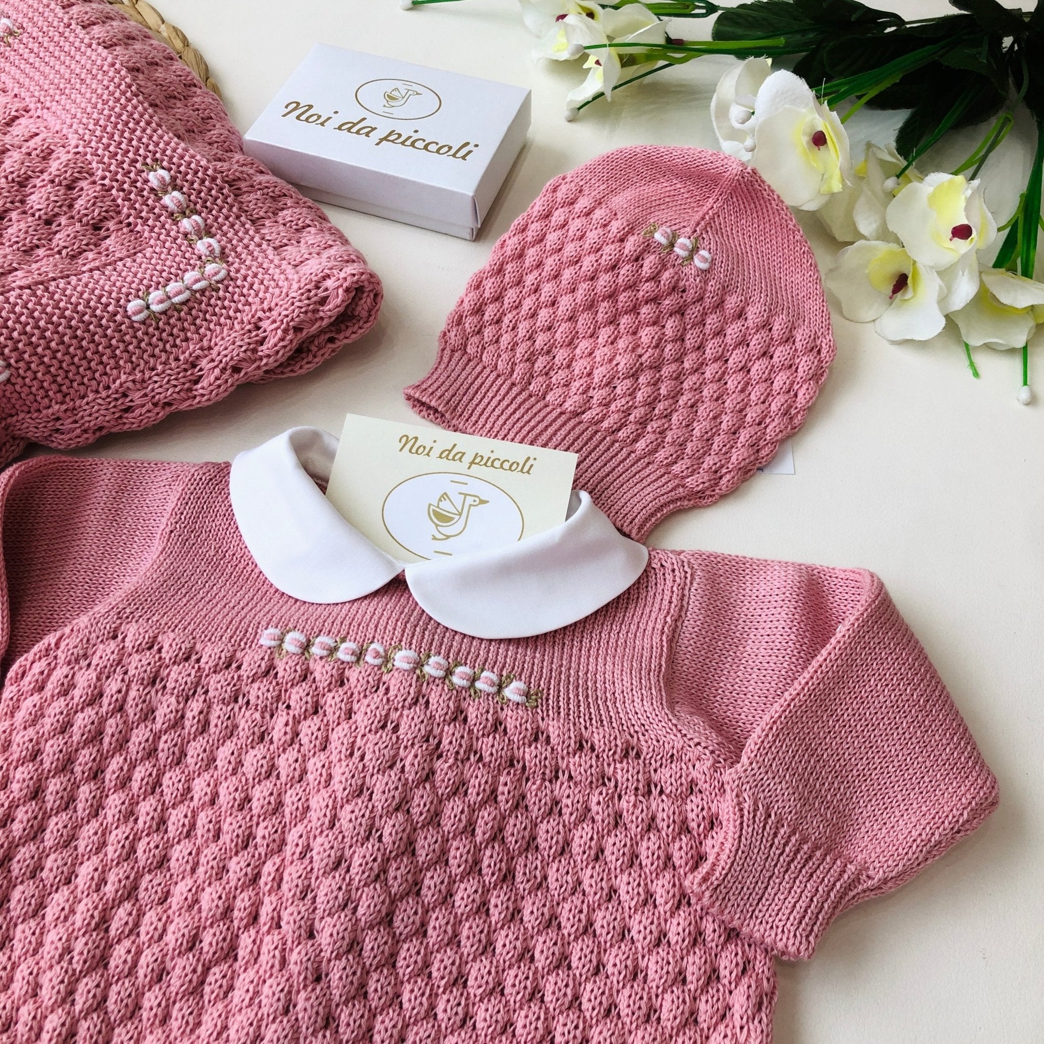 COORDINATO CON COMPLETO 2PZ RICAMATO A MANO SAINT - Noi da piccoli