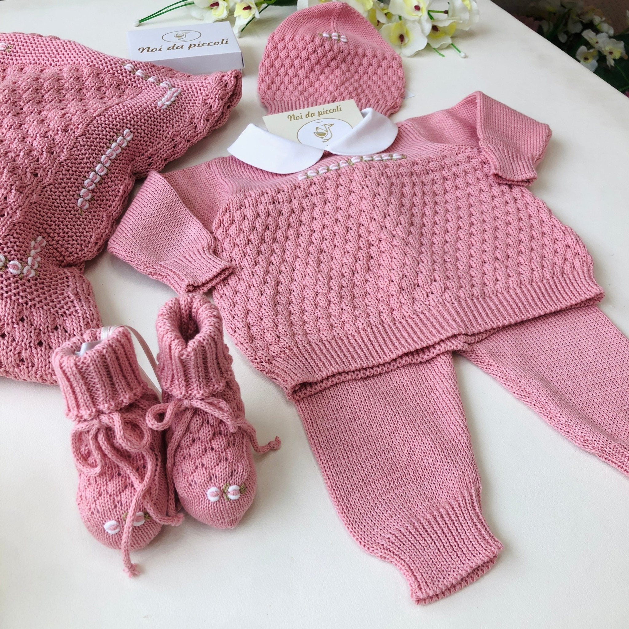 COORDINATO CON COMPLETO 2PZ RICAMATO A MANO SAINT - Noi da piccoli