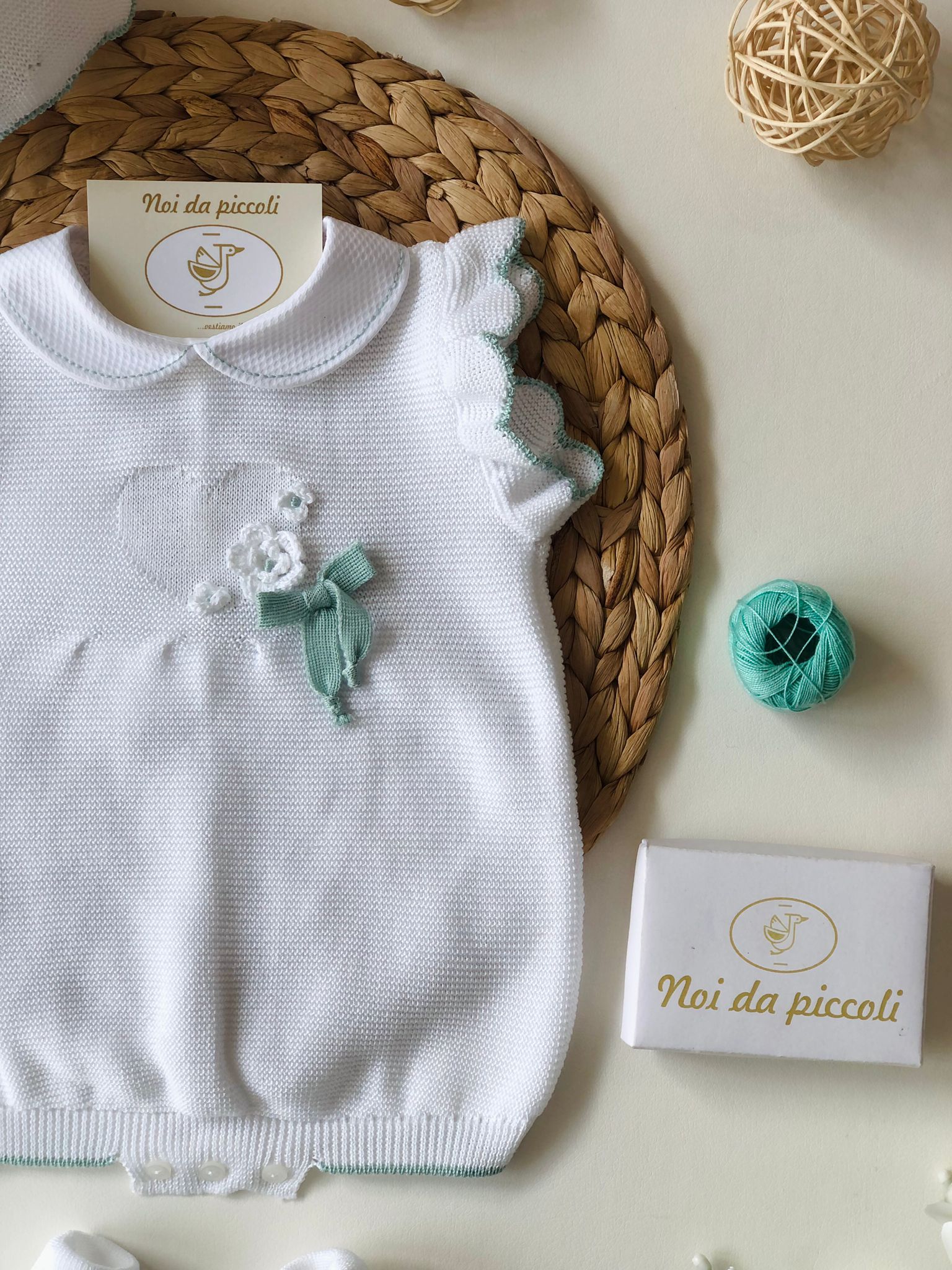 COORDINATO CON PAGLIACCETTO BIANCO E SALVIA IN FILO - Noi da piccoli