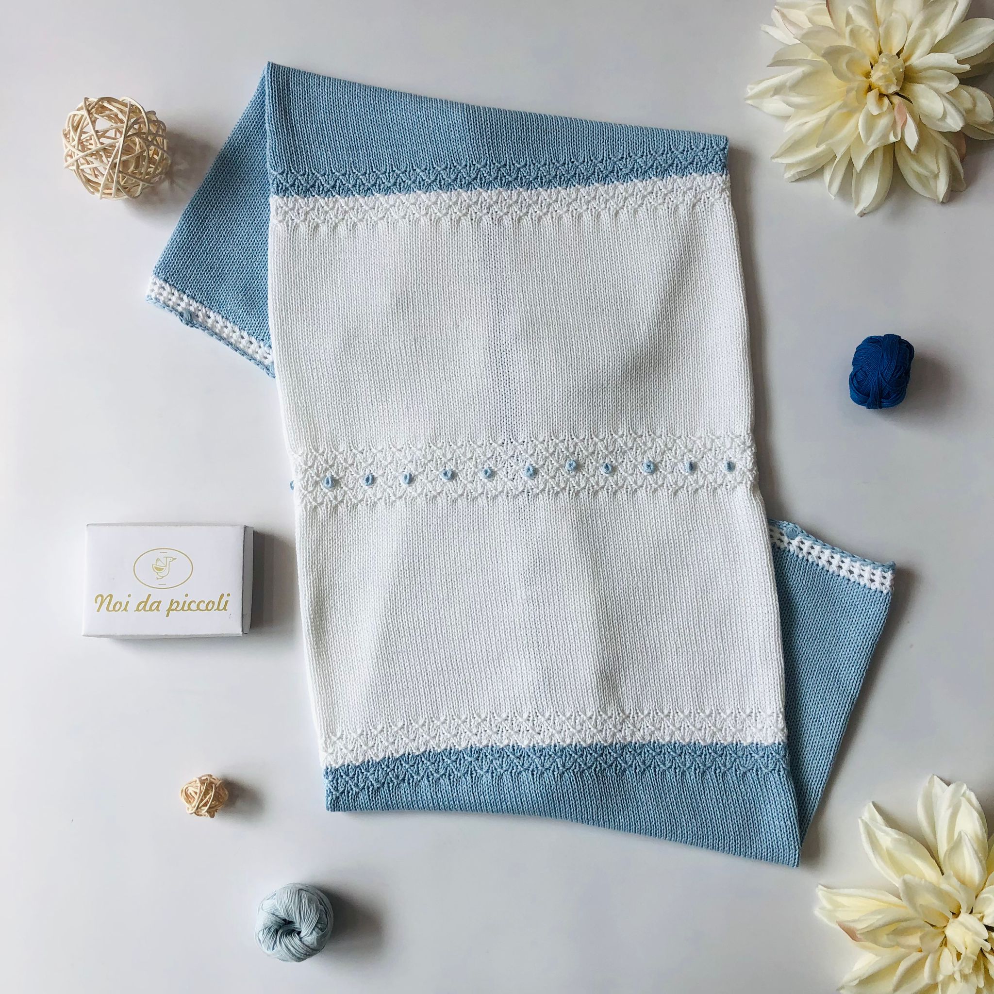 COORDINATO CON TUTINA BIANCO E CIELO RICAMATO A MANO ALASSIO - Noi da piccoli