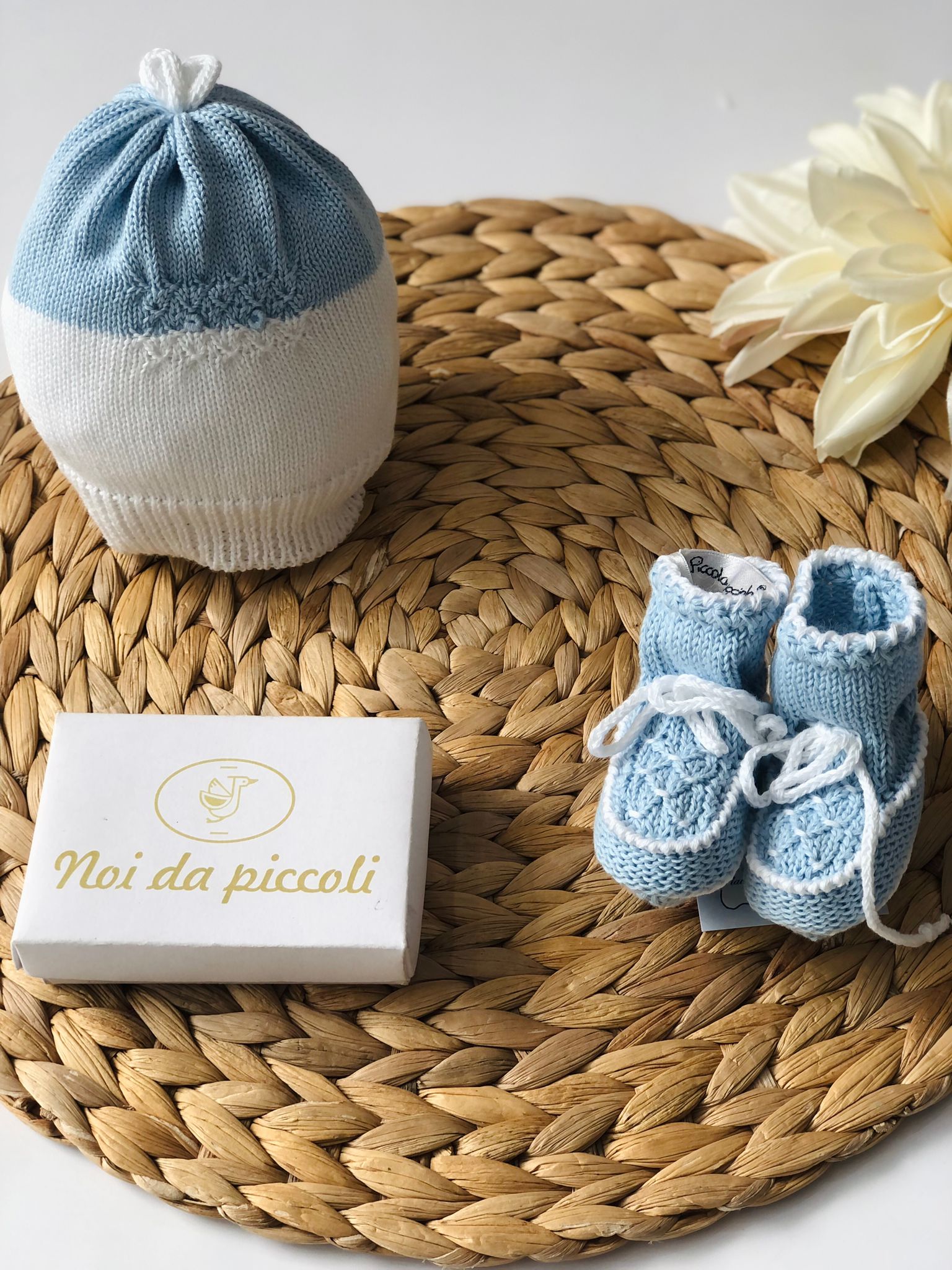 COORDINATO CON TUTINA BIANCO E CIELO RICAMATO A MANO ALASSIO - Noi da piccoli