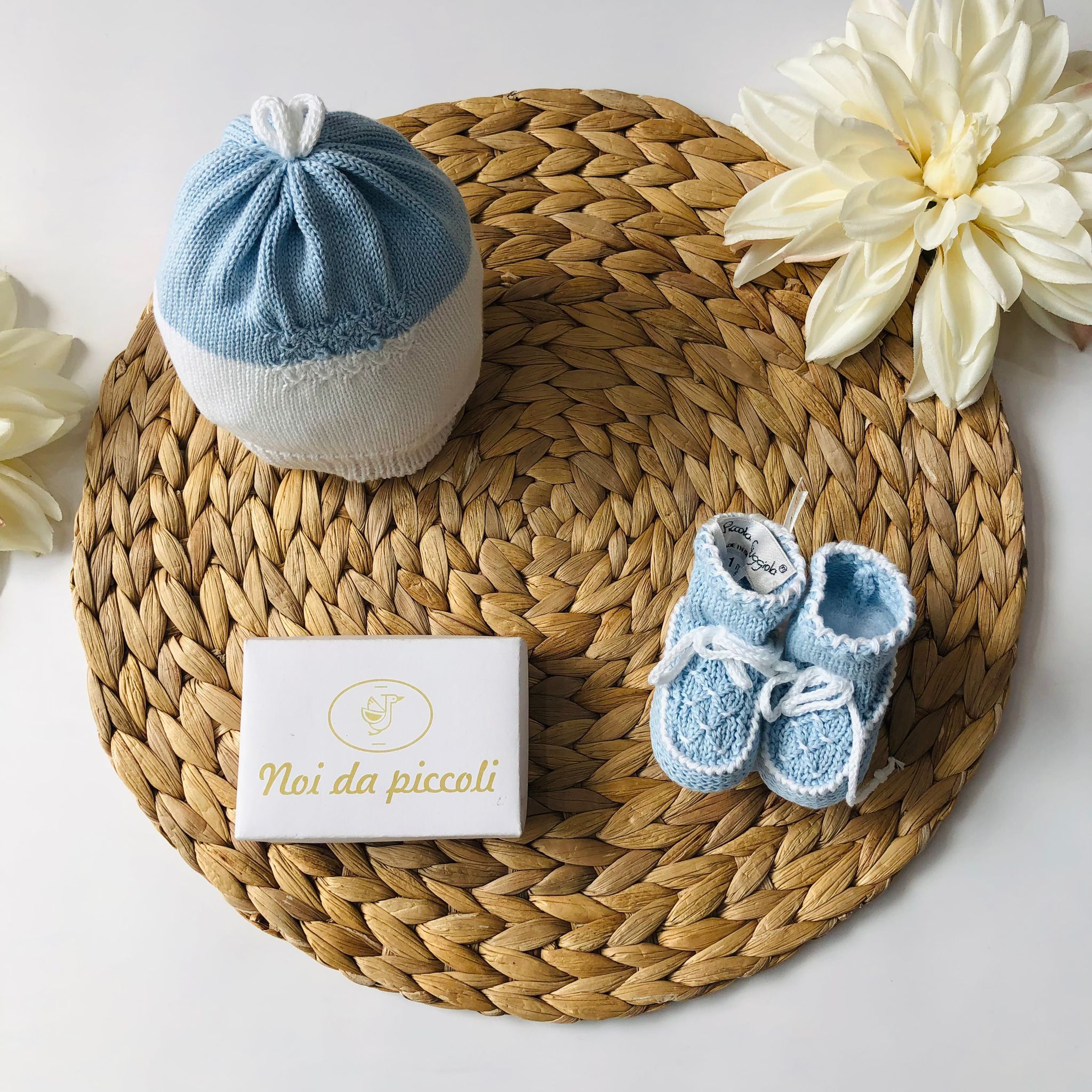 COORDINATO CON TUTINA BIANCO E CIELO RICAMATO A MANO ALASSIO - Noi da piccoli