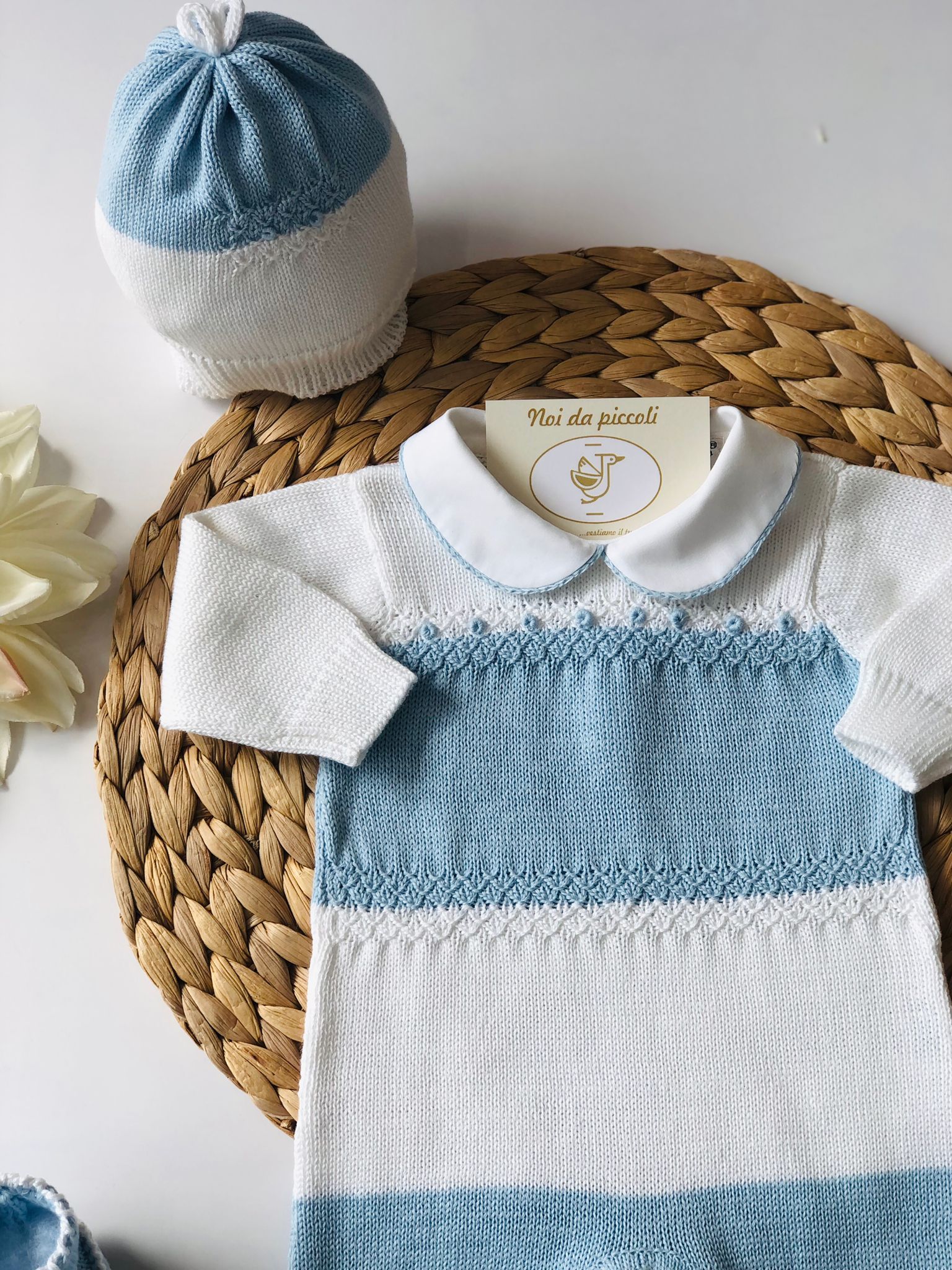 COORDINATO CON TUTINA BIANCO E CIELO RICAMATO A MANO ALASSIO - Noi da piccoli