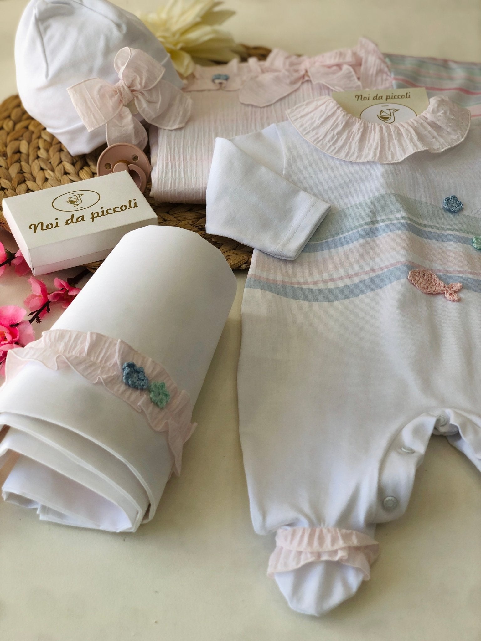 COORDINATO CON TUTINA DETTAGLIO ALL'UNCINETTO - Noi da piccoli