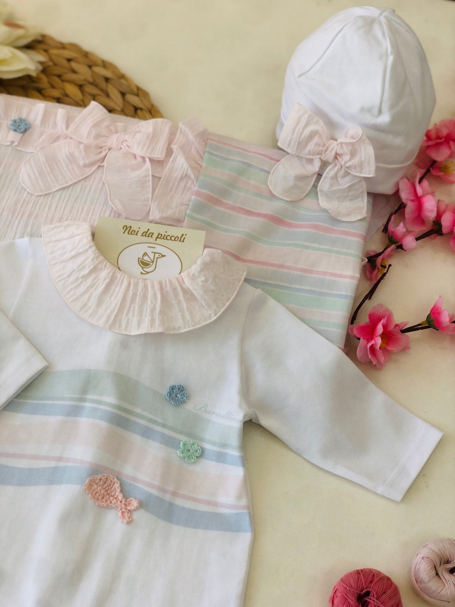 COORDINATO CON TUTINA DETTAGLIO ALL'UNCINETTO - Noi da piccoli