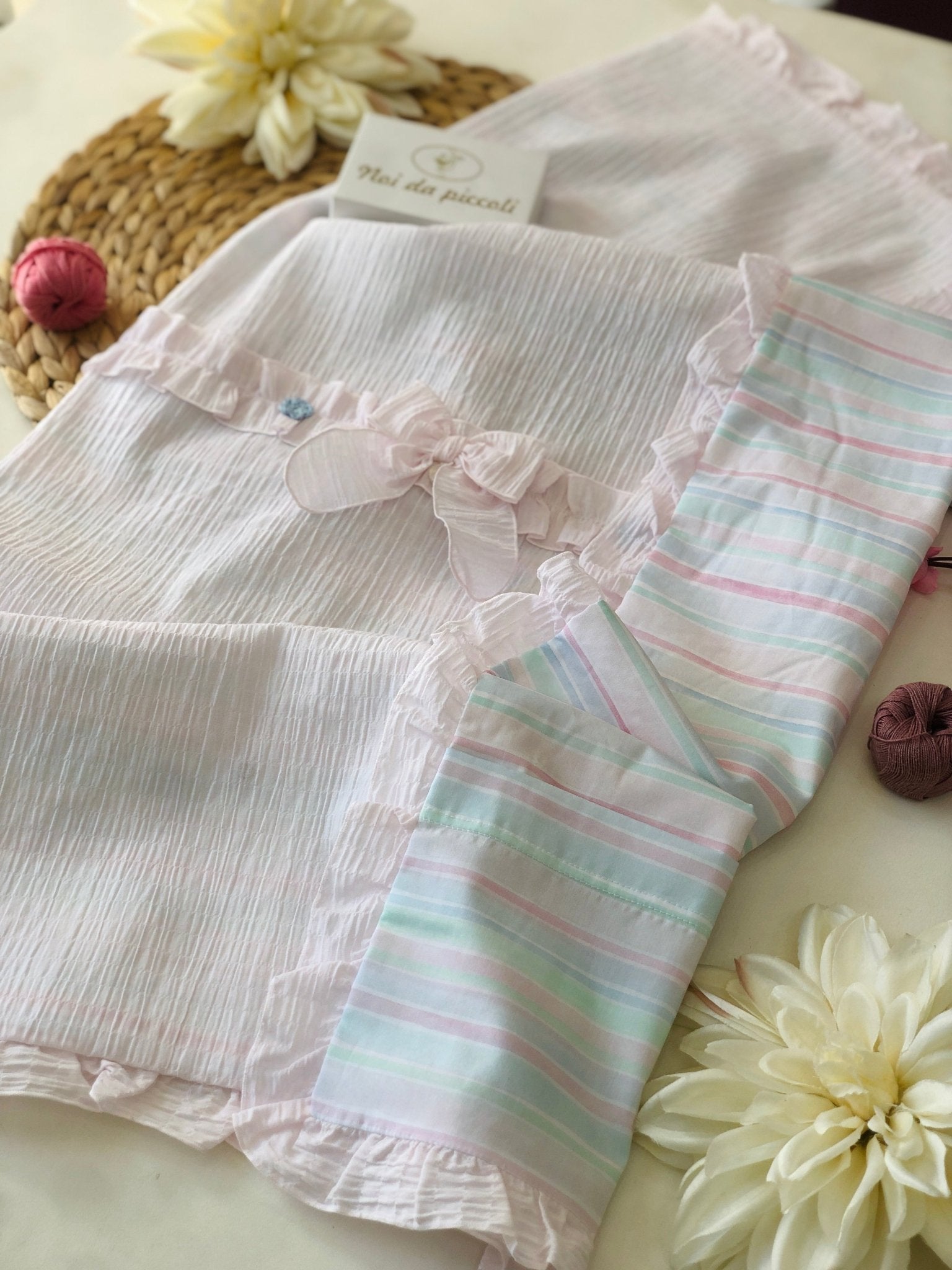 COORDINATO CON TUTINA DETTAGLIO ALL'UNCINETTO - Noi da piccoli