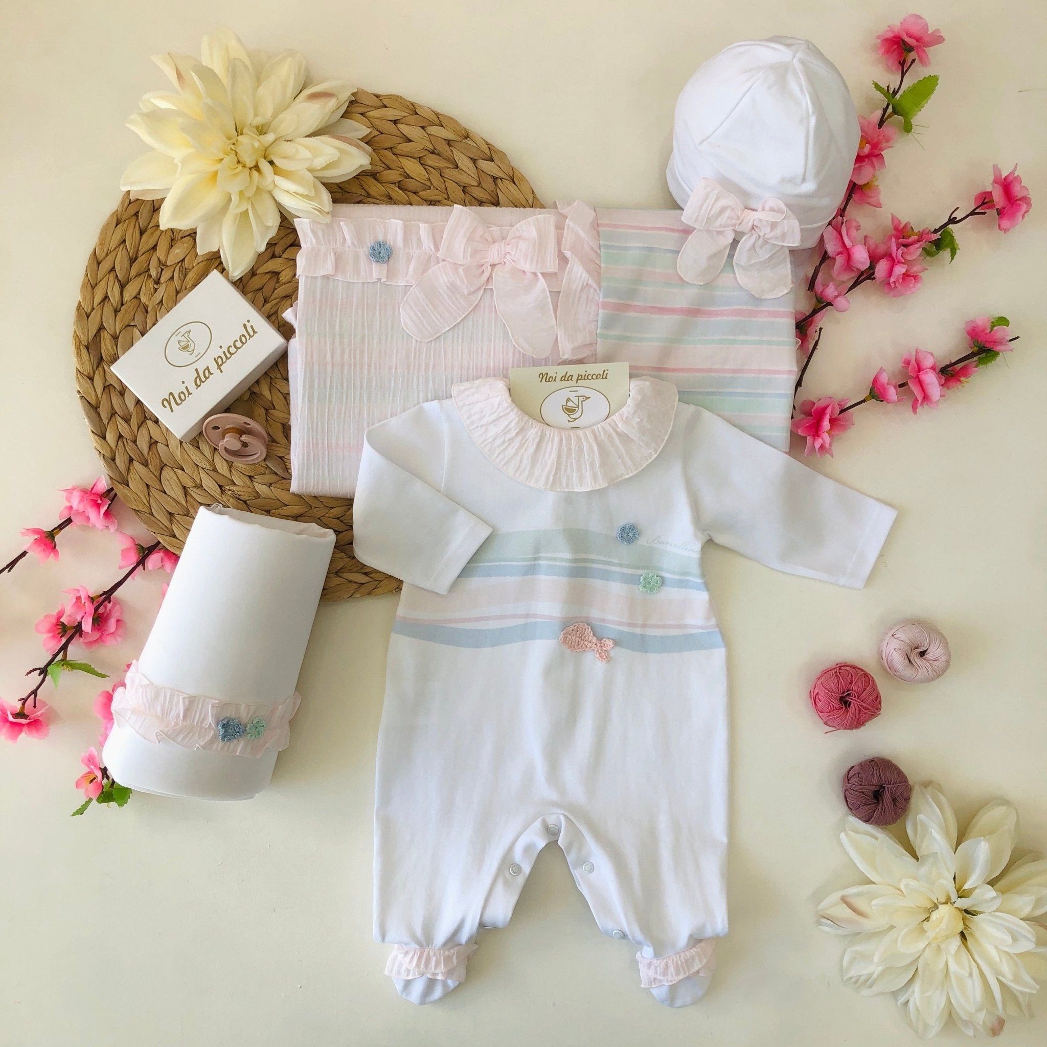 COORDINATO CON TUTINA DETTAGLIO ALL'UNCINETTO - Noi da piccoli