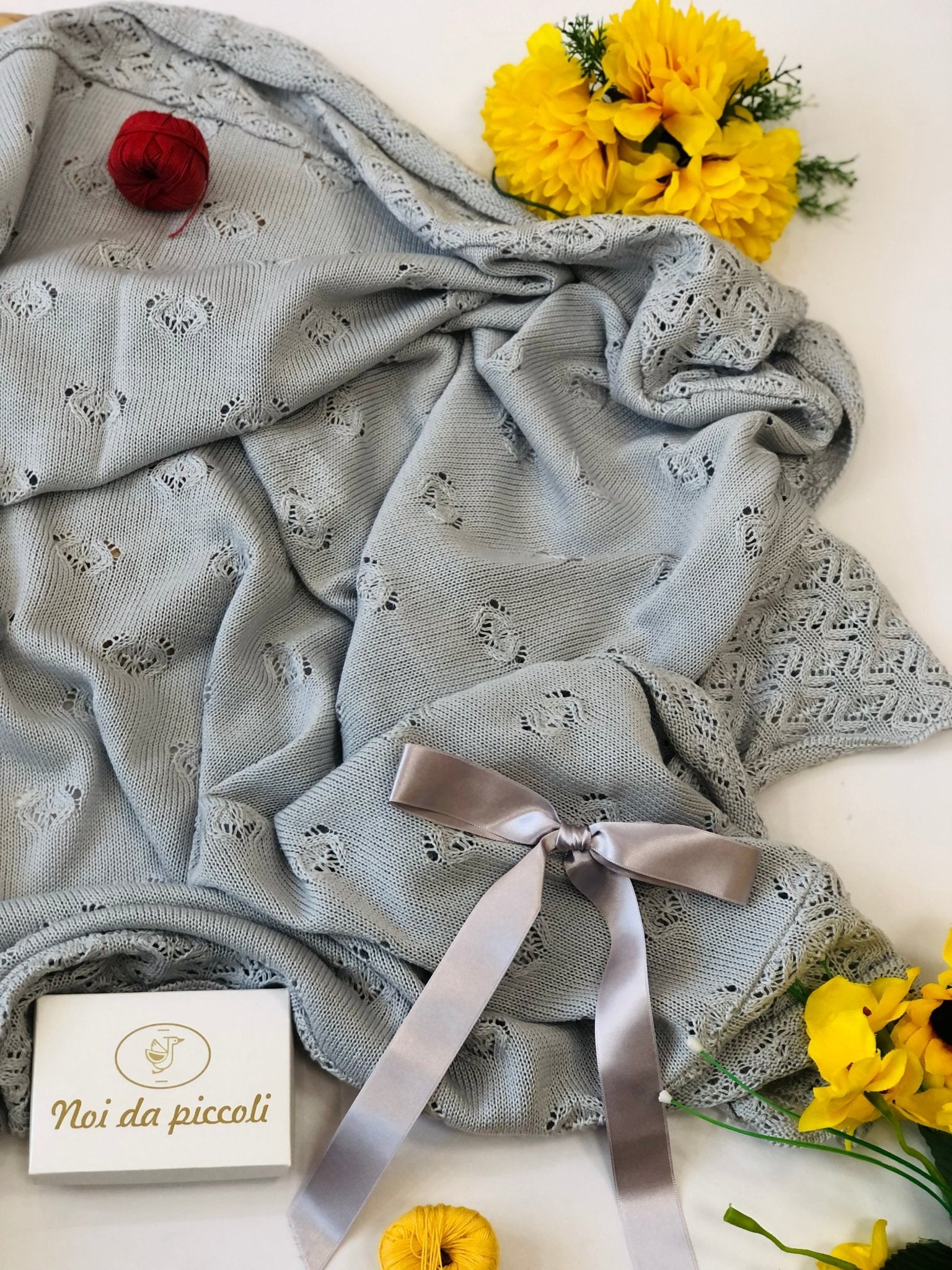 COPERTINA IN FILATO GRIGIO PERLA - Noi da piccoli