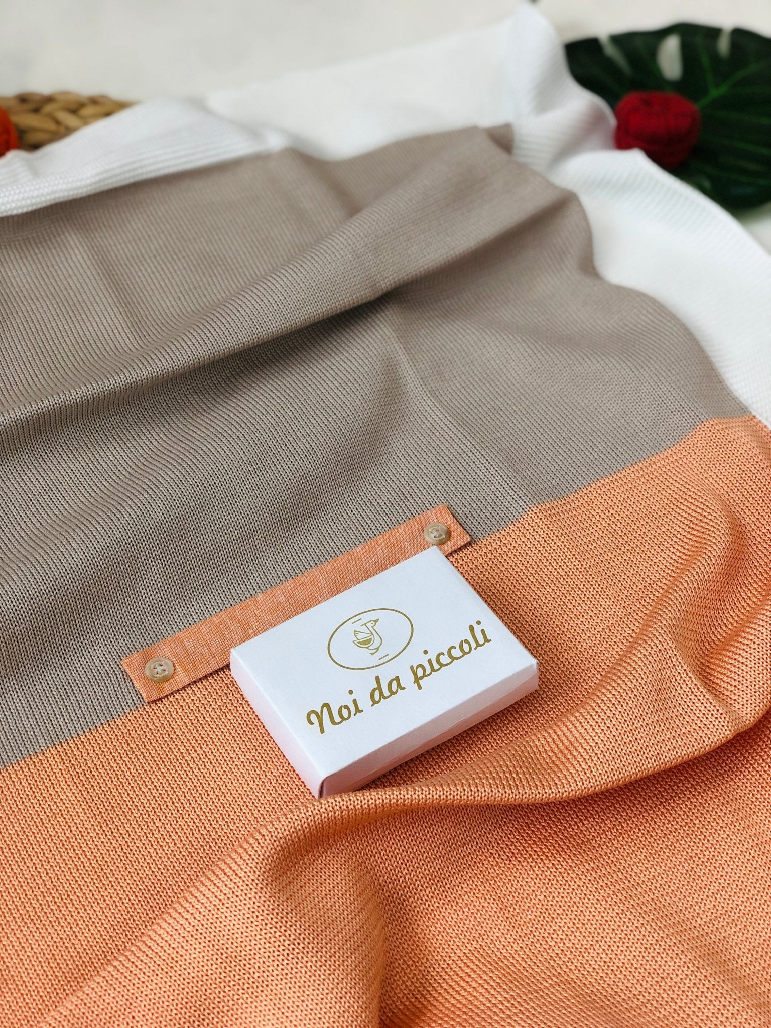 COPERTINA IN FILO ARANCIO E CORDA - Noi da piccoli