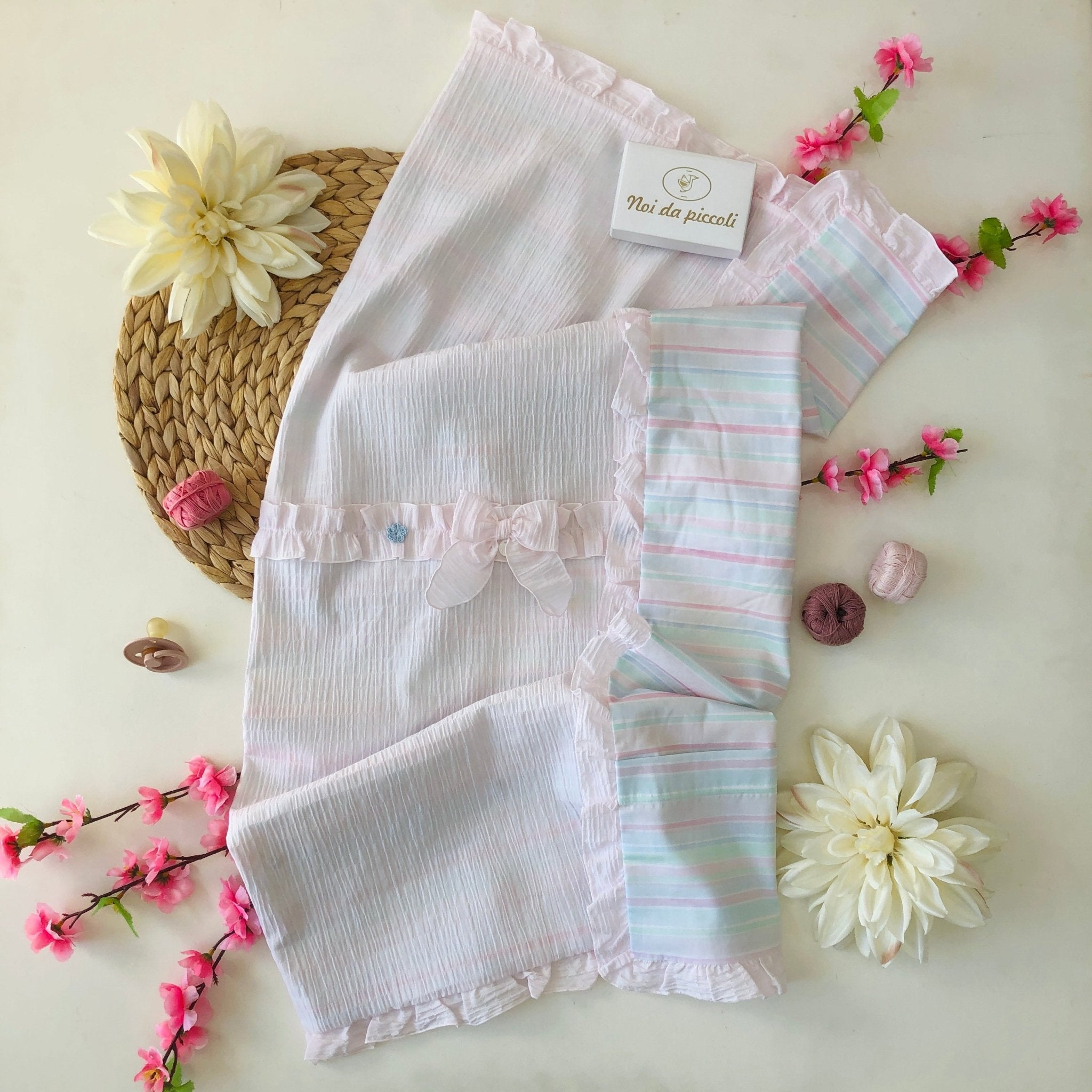 COPERTINA SFODERABILE ROSA CON DETTAGLI ALL'UNCINETTO COTONE - Noi da piccoli