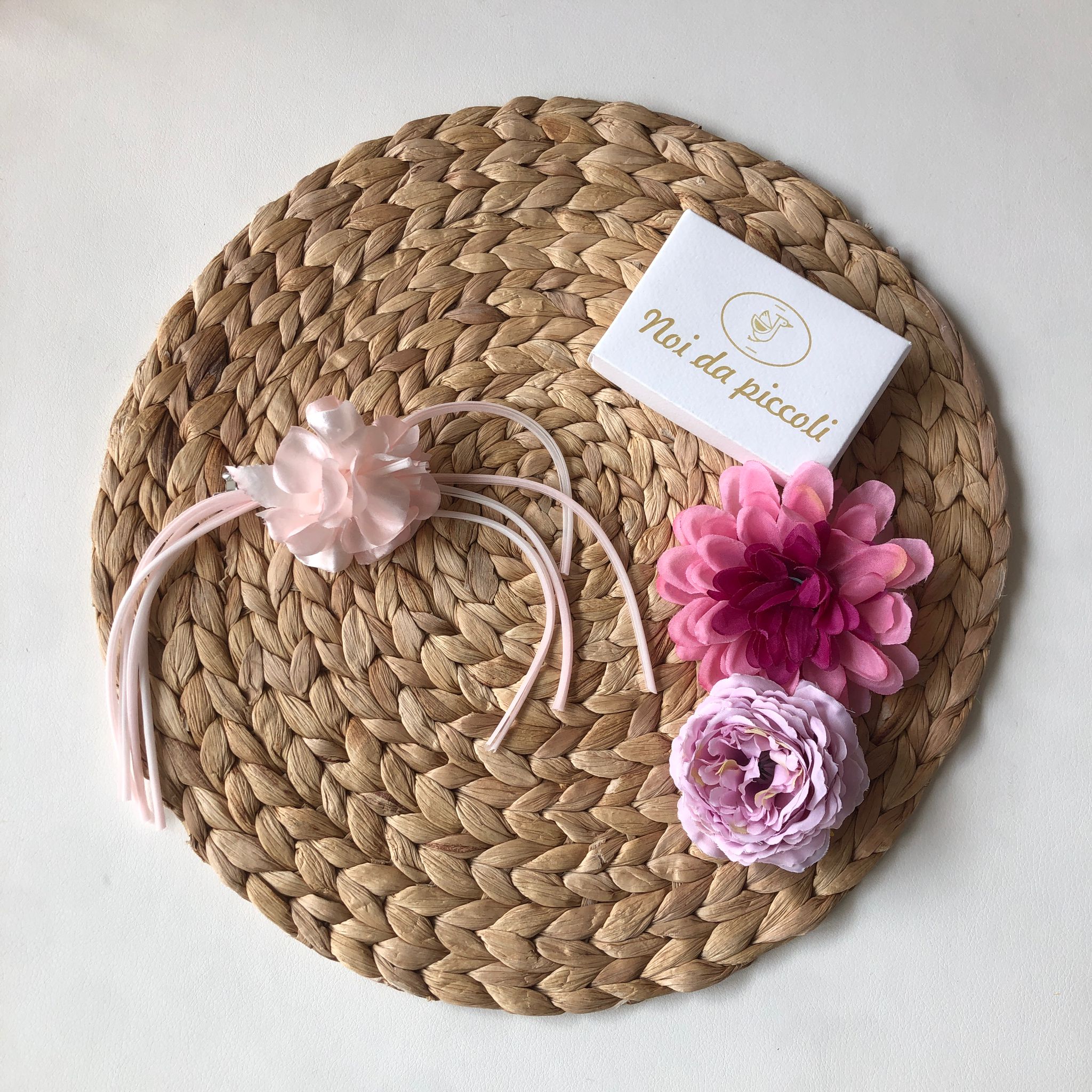 FERMAGLIO FIORE ROSA - Noi da piccoli