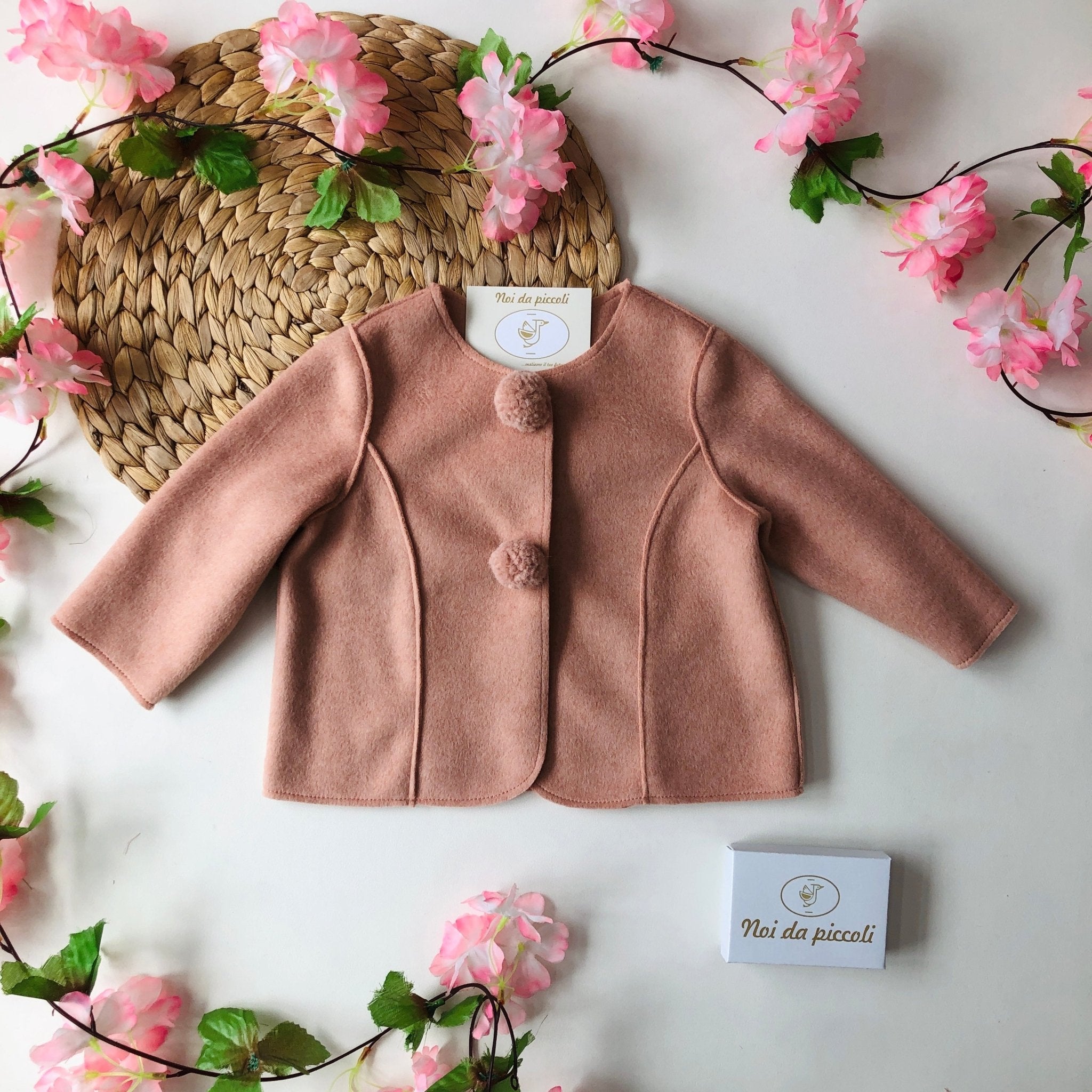 GIACCA CON 2 PON POM ROSA SALMONE - Noi da piccoli