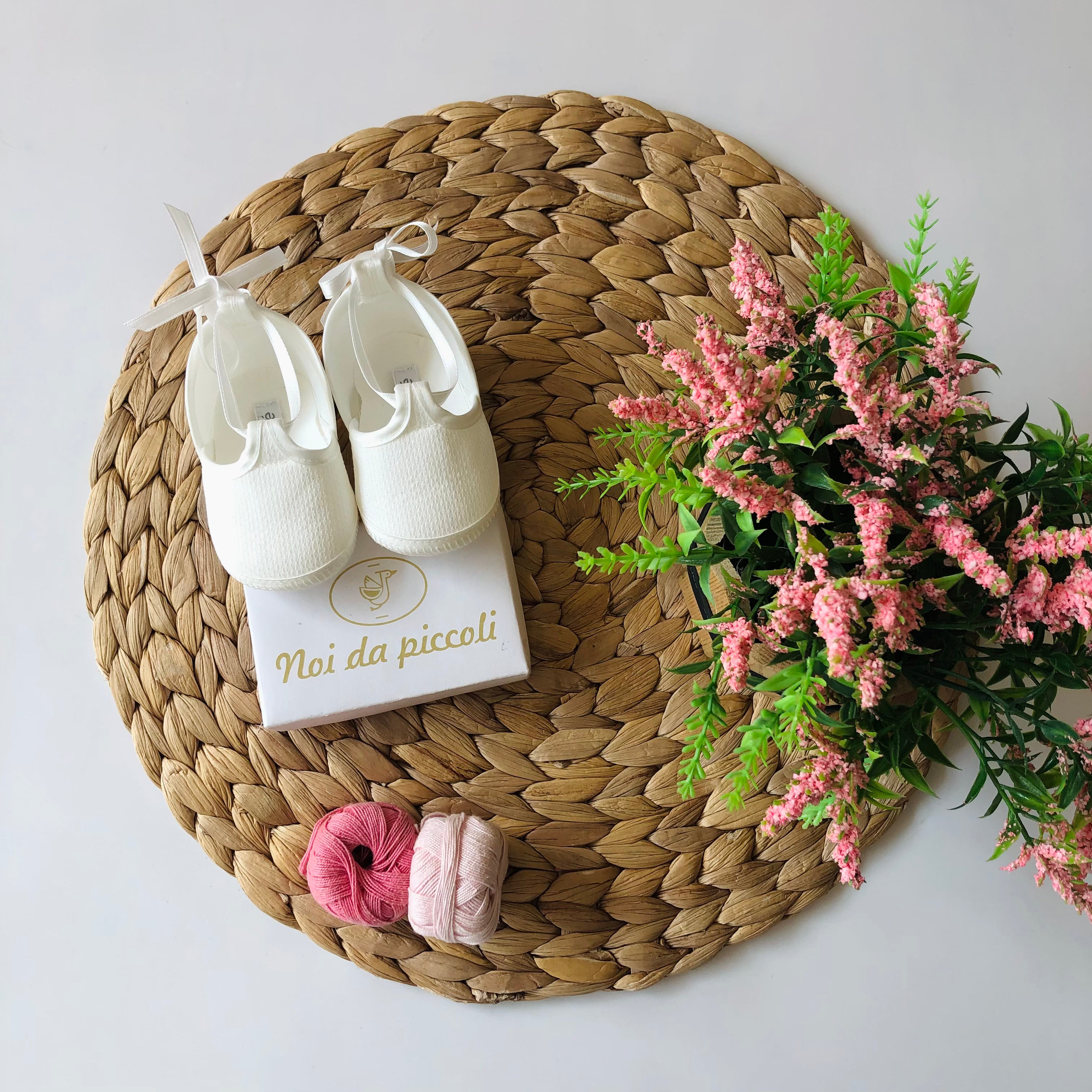 SCARPA BIANCA CON NASTRINO