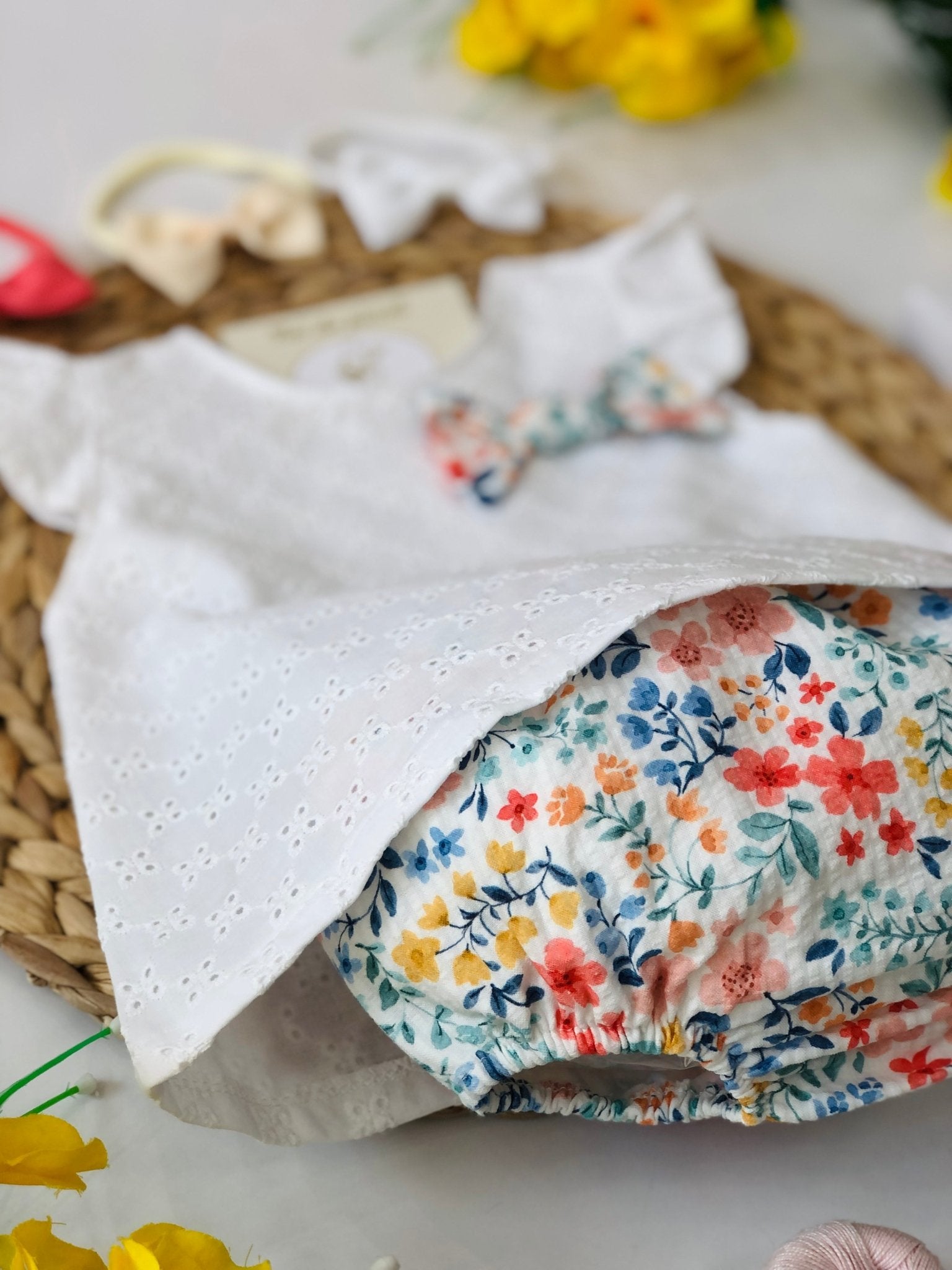 MAGLIA CON CULOTTE 100% COTONE FIORELLINI E FIOCCO - Noi da piccoli