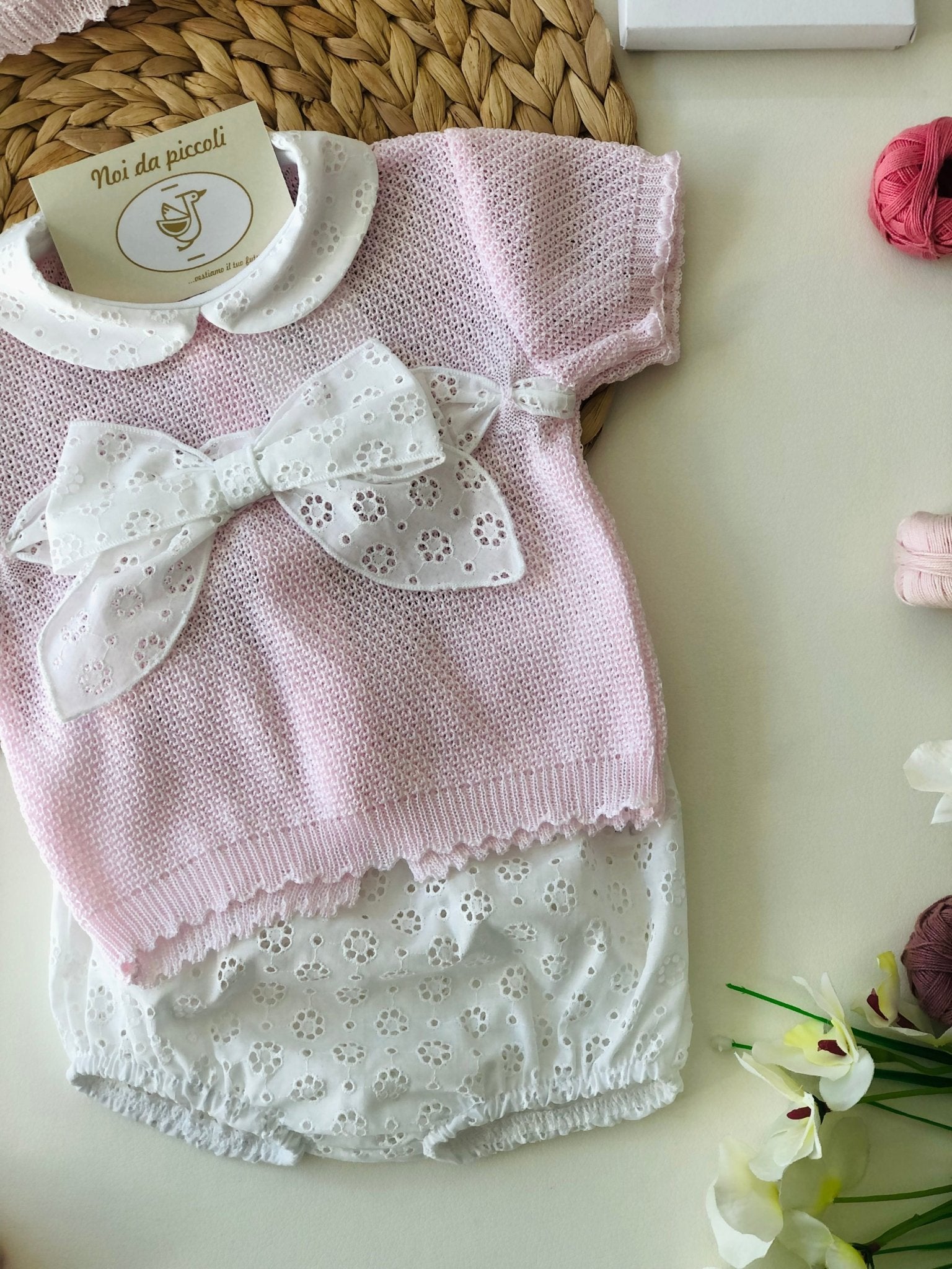 MAGLIETTINA CON CULOTTINA BIANCO E ROSA E PIZZO SAN GALLO FILO - Noi da piccoli