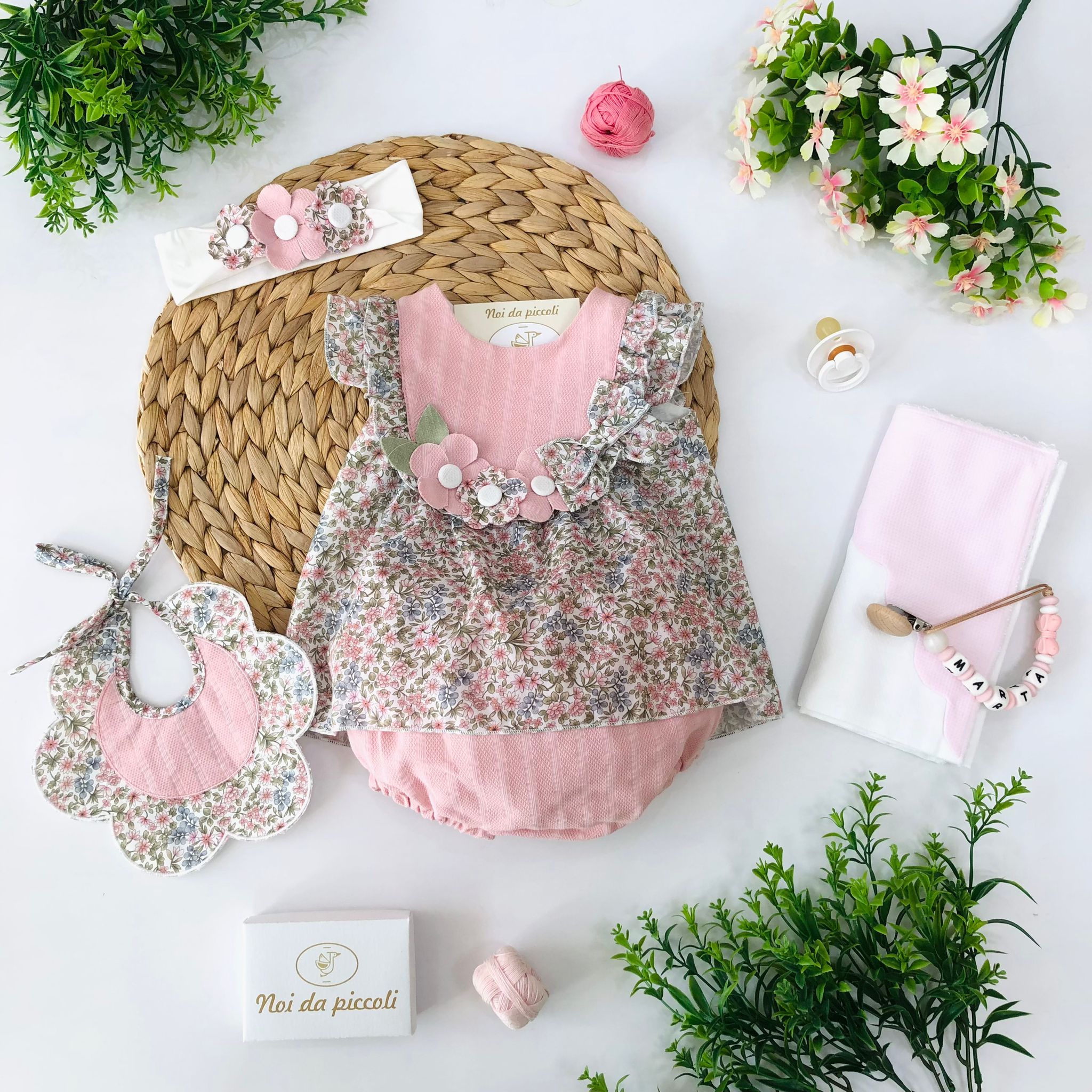 MINI ABITO CON CULOTTE IN COTONE BIANCO E ROSA ANTICO CON FIORELLINI - Noi da piccoli