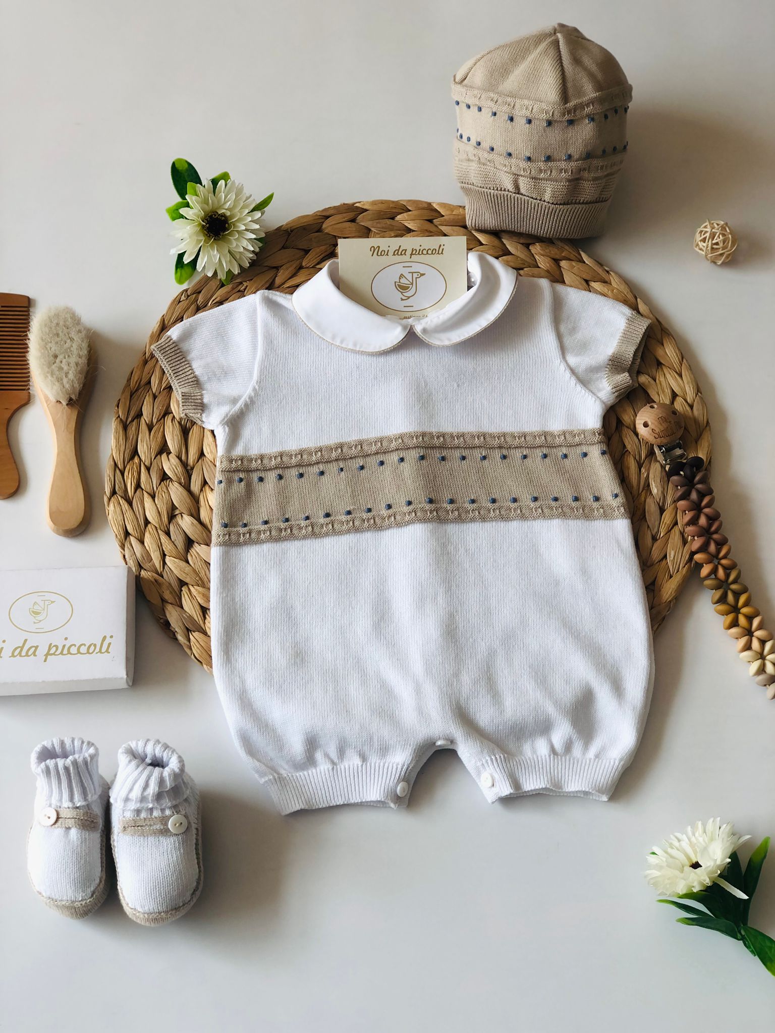 PAGLIACCETTO BIANCO E BEIGE CON SET PARURE - Noi da piccoli