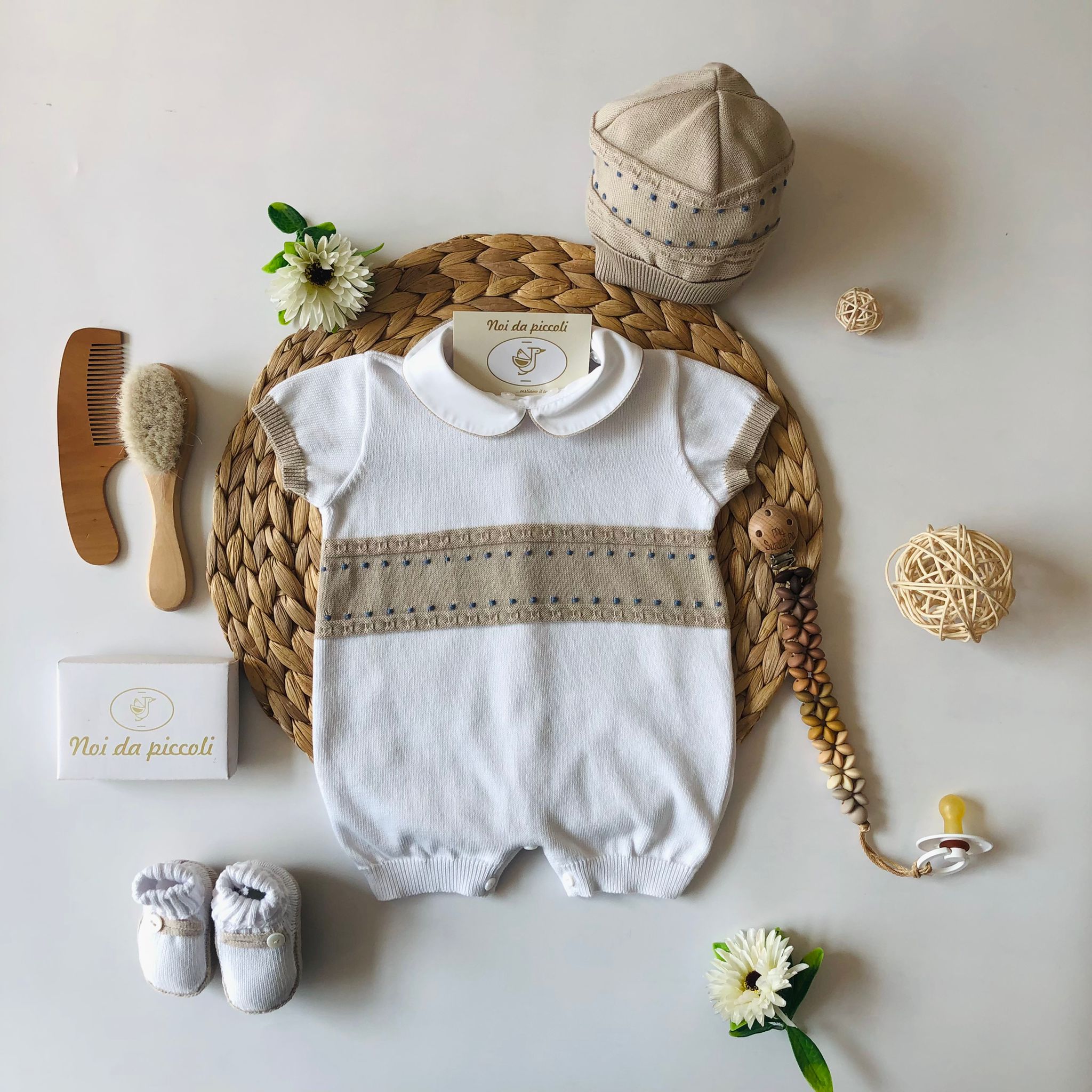 PAGLIACCETTO BIANCO E BEIGE CON SET PARURE - Noi da piccoli