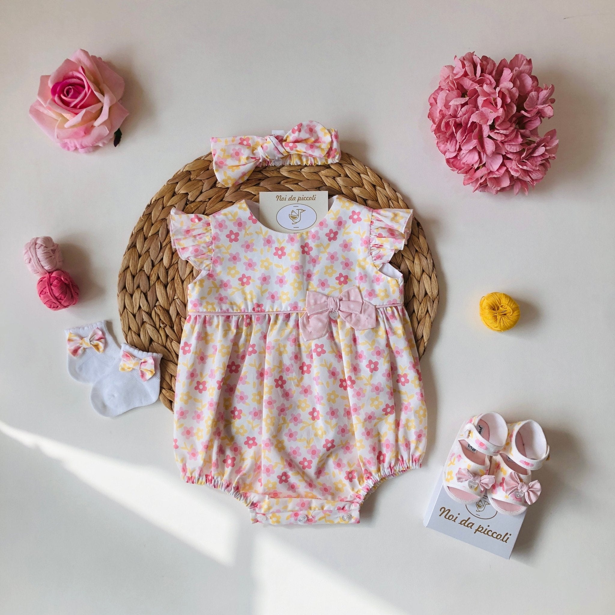 PAGLIACCETTO CON FIORI ROSA E GIALLI - Noi da piccoli