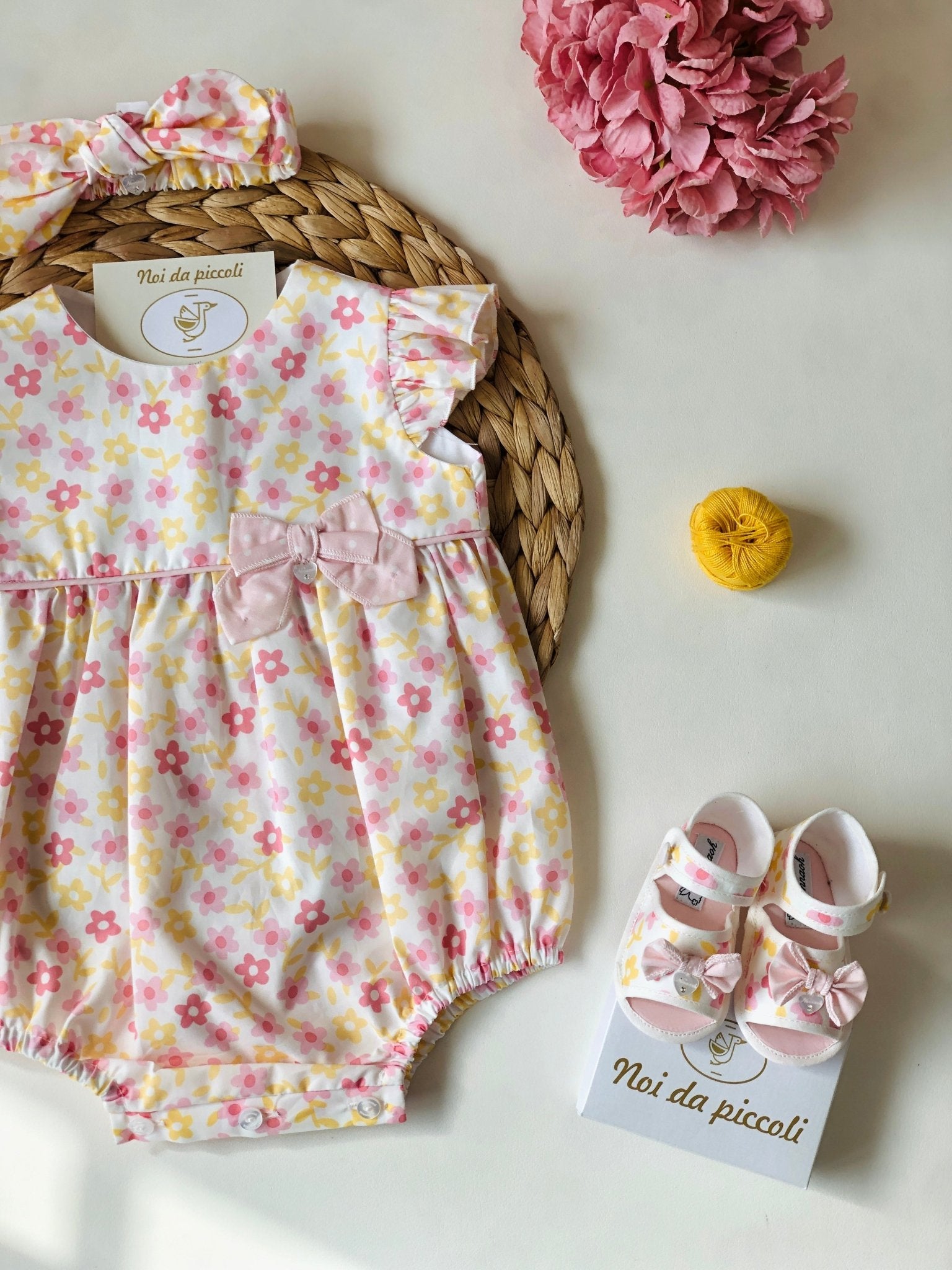 PAGLIACCETTO CON FIORI ROSA E GIALLI - Noi da piccoli