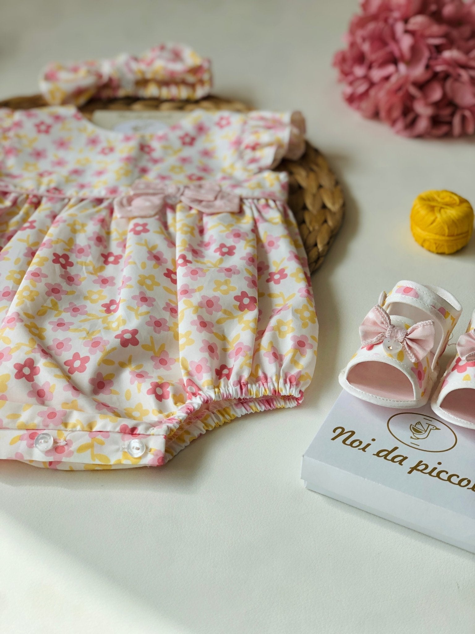 PAGLIACCETTO CON FIORI ROSA E GIALLI - Noi da piccoli