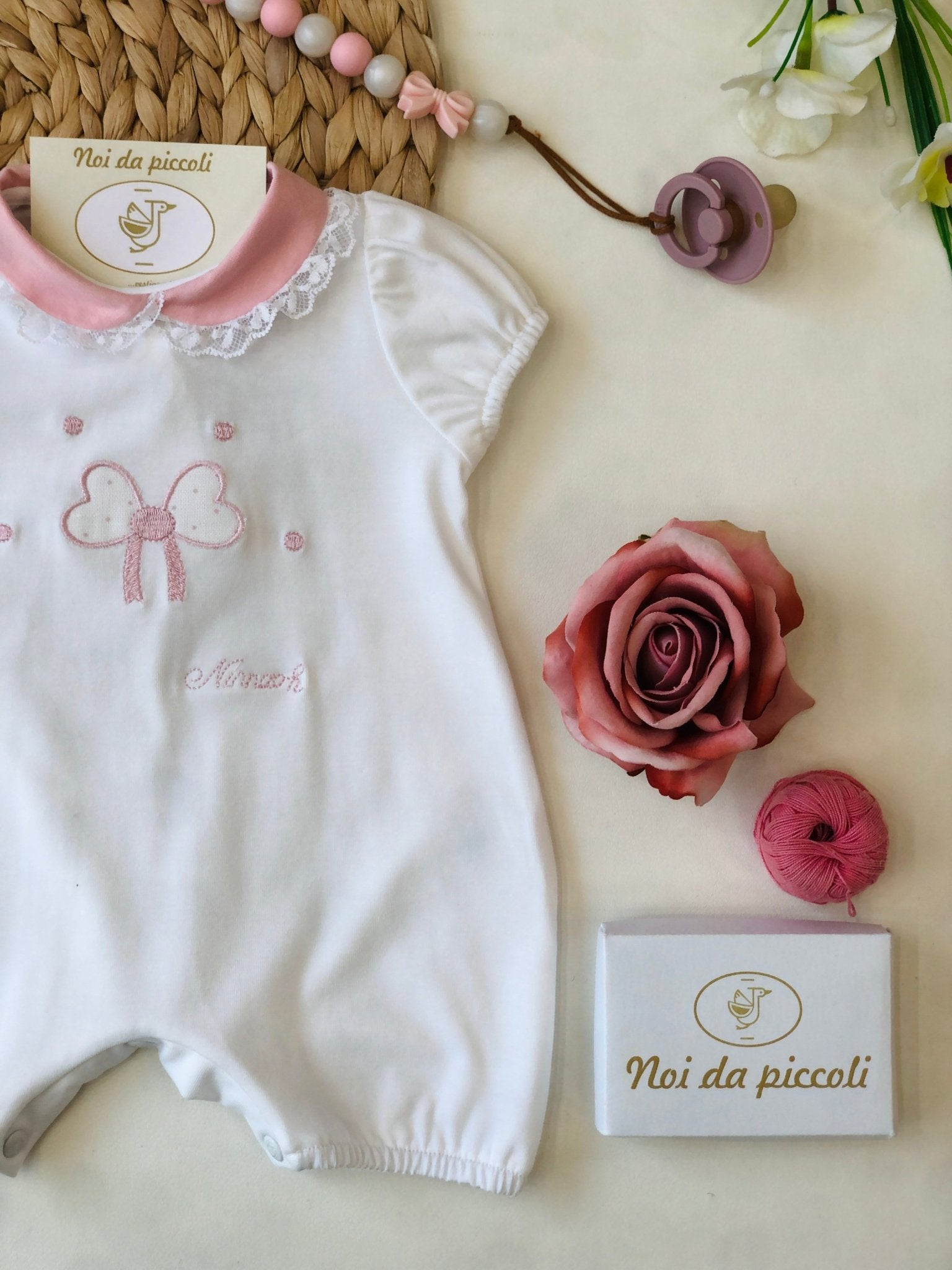 PAGLIACCETTO IN COTONE BIANCO CON FIOCCO - Noi da piccoli