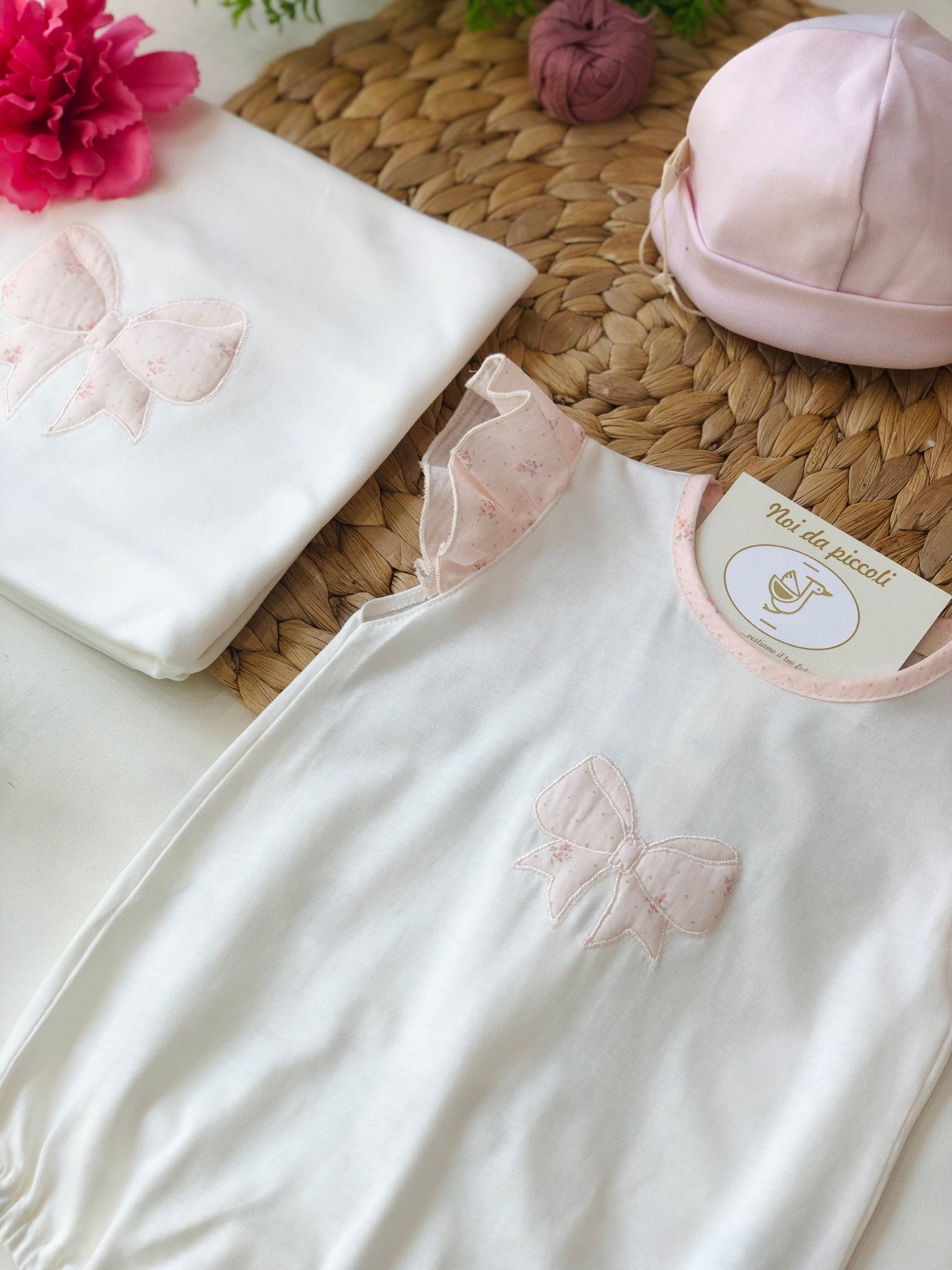 PAGLIACCETTO PANNA CON FIOCCHETTO ROSA - Noi da piccoli