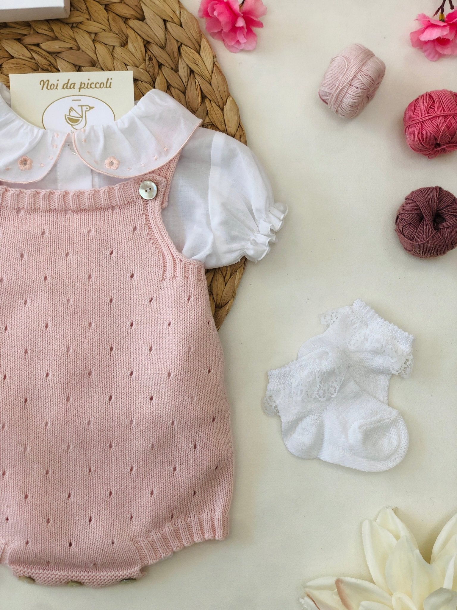 SALOPETTE CON CAMICINA IN FILO DI COTONE PESCA CON COLLETTO BIANCO - Noi da piccoli