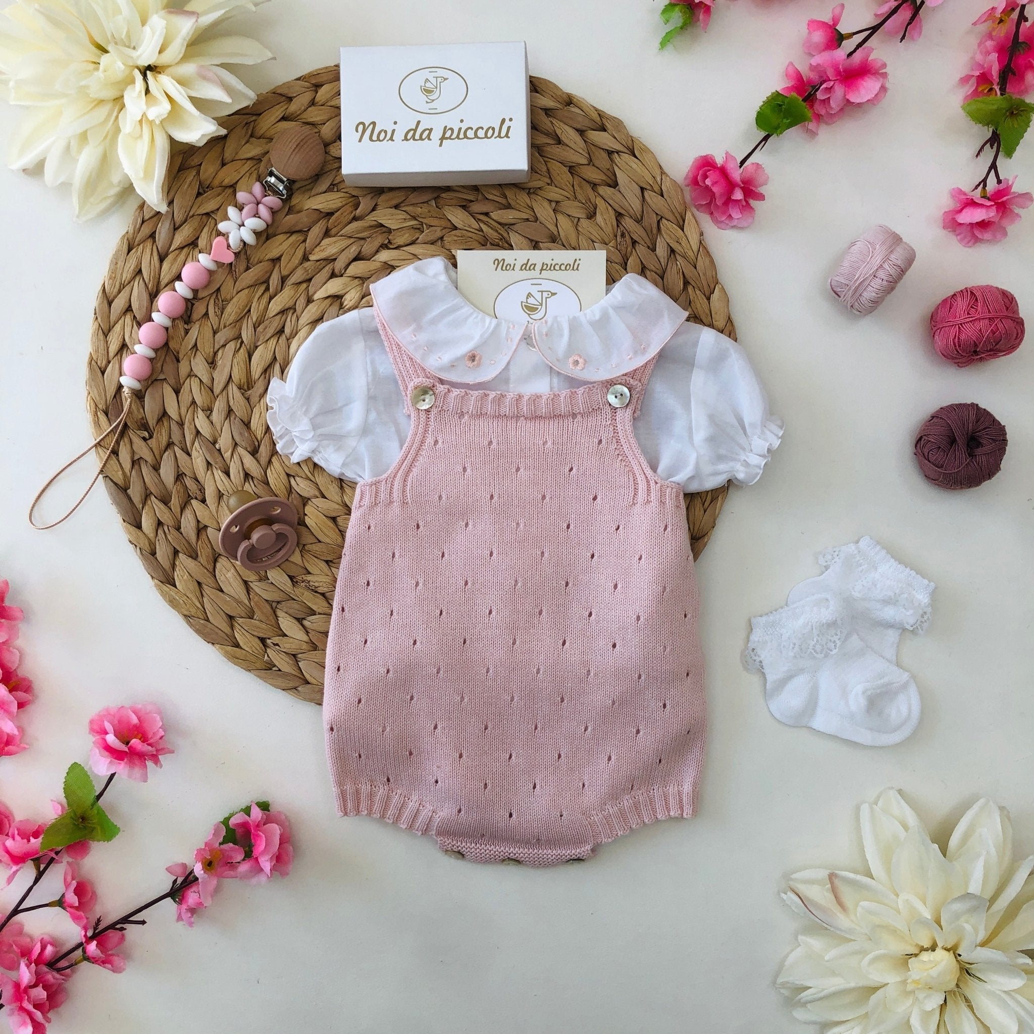 SALOPETTE CON CAMICINA IN FILO DI COTONE PESCA CON COLLETTO BIANCO - Noi da piccoli