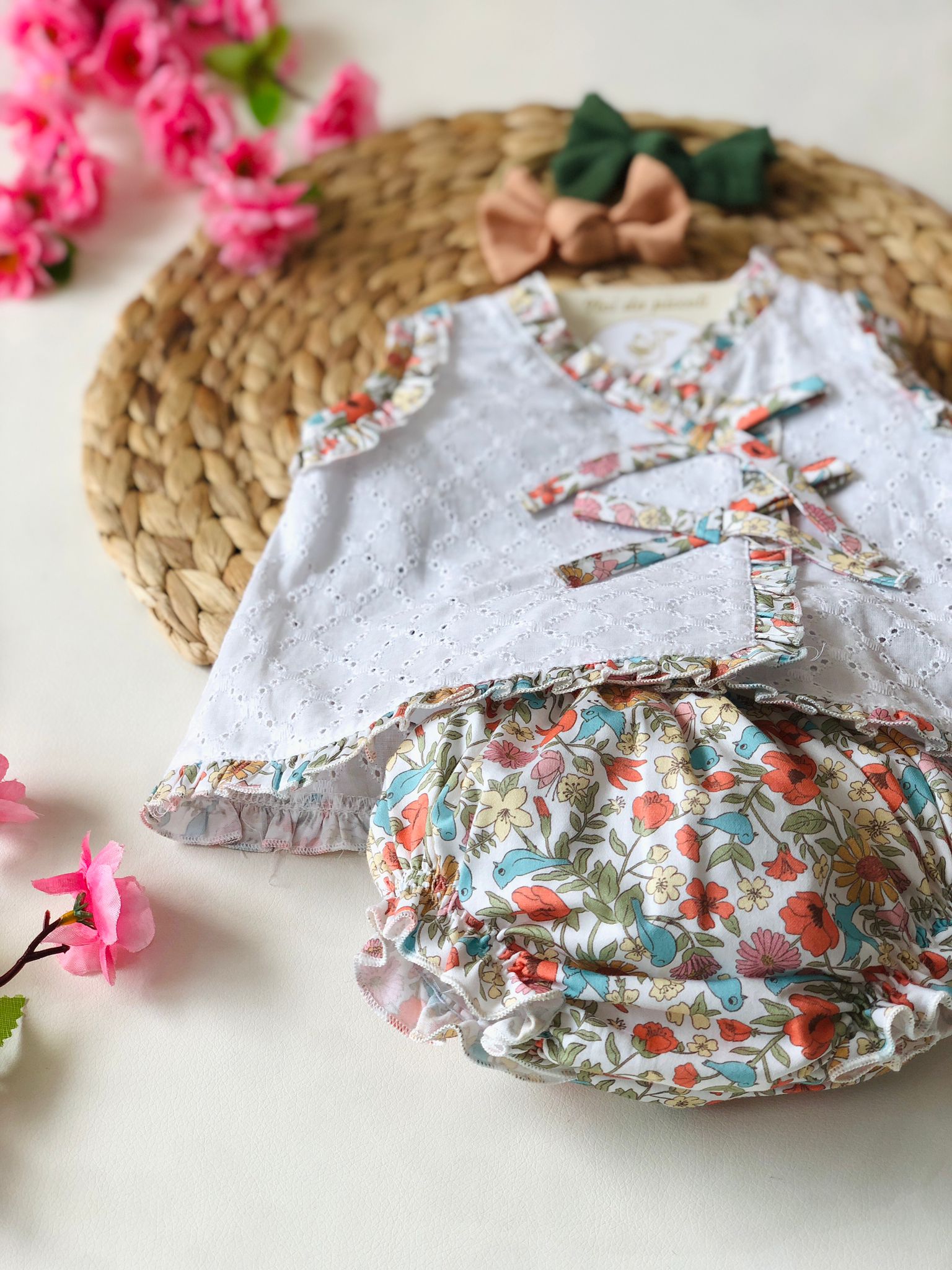 SCAMICIATINA SBUCHERELLATA CON CULOTTE FIORELLINO - Noi da piccoli