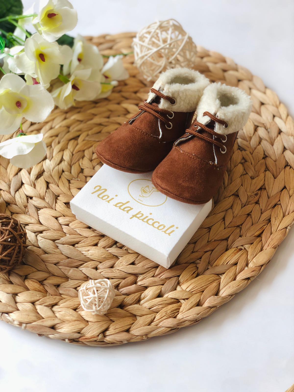 SCARPA A STIVALETTO BOY BEIGE - Noi da piccoli