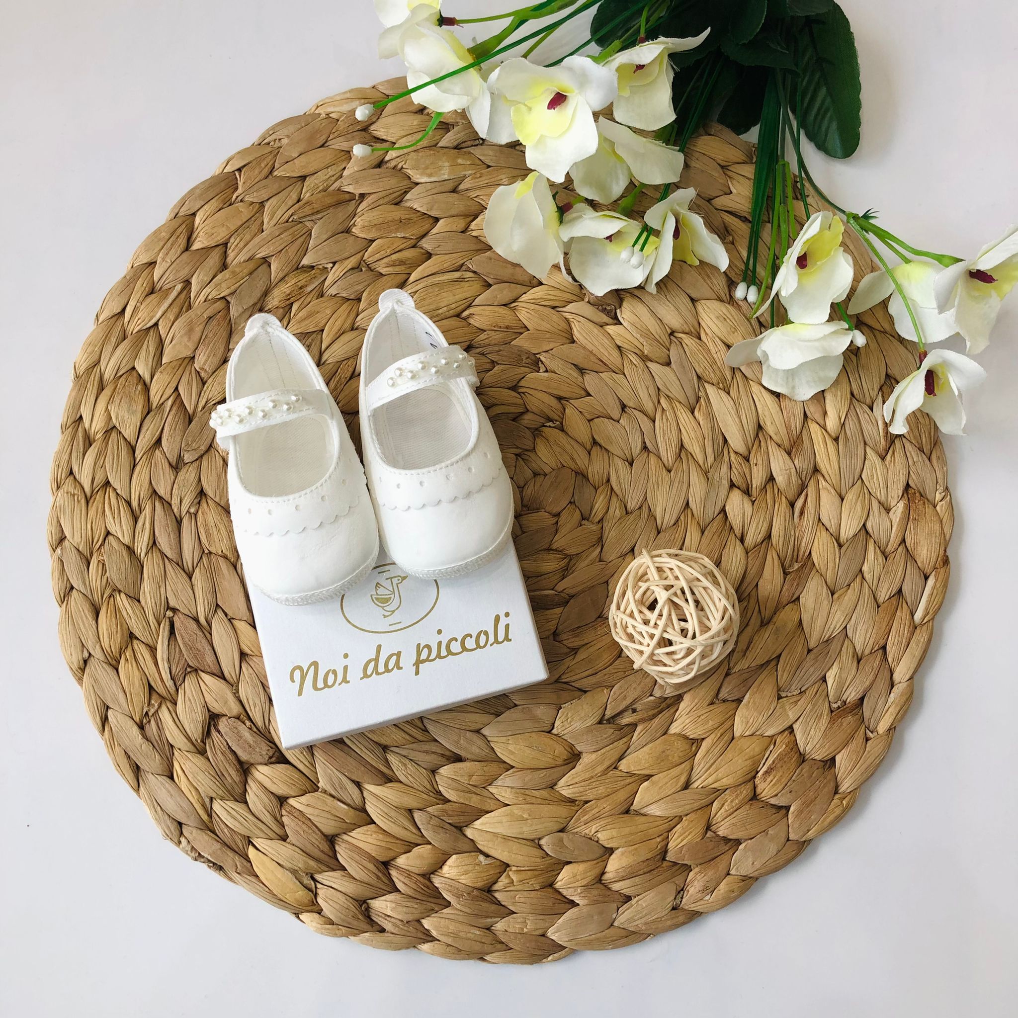 SCARPA BIANCA CON PERLINE - Noi da piccoli