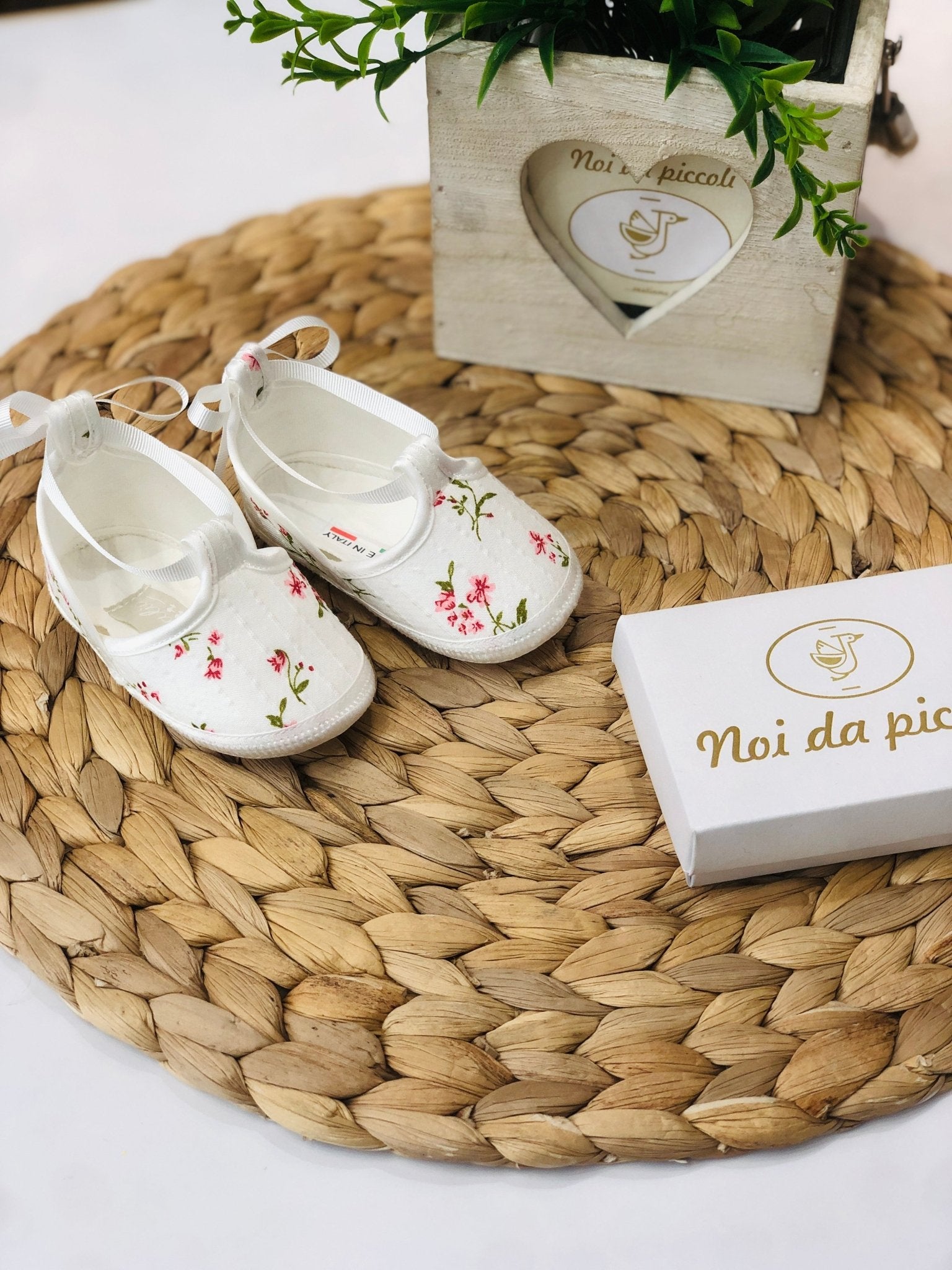 SCARPA BIANCA FLOWER CON NASTRINO - Noi da piccoli