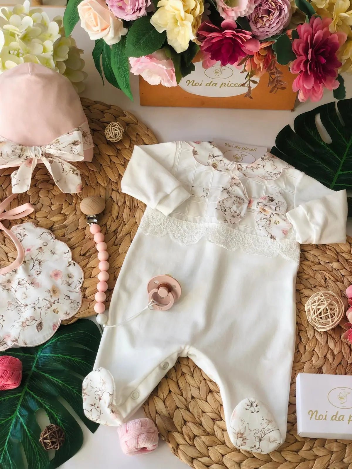 TUTINA BIANCA FIORELLINI DELICATI ROSA - Noi da piccoli