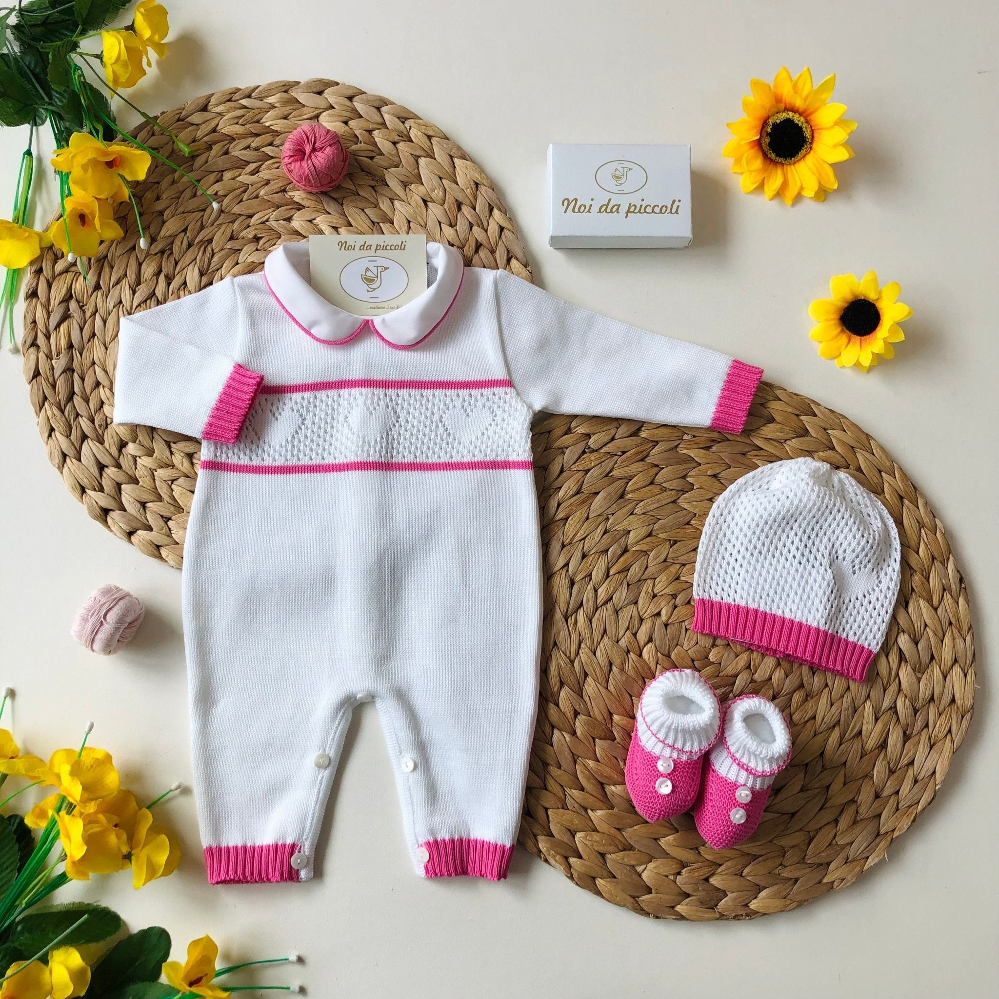 TUTINA CON SET PARURE IN FILO DI COTONE BIANCO E FUXIA - Noi da piccoli