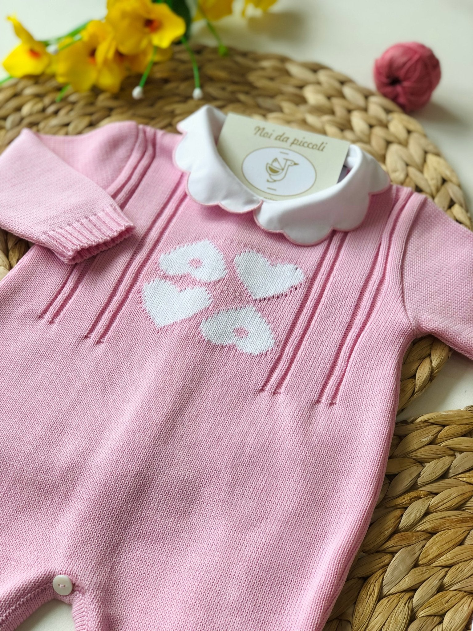TUTINA CON SET PARURE IN FILO DI COTONE ROSA CON CUORICINI BIANCHI - Noi da piccoli