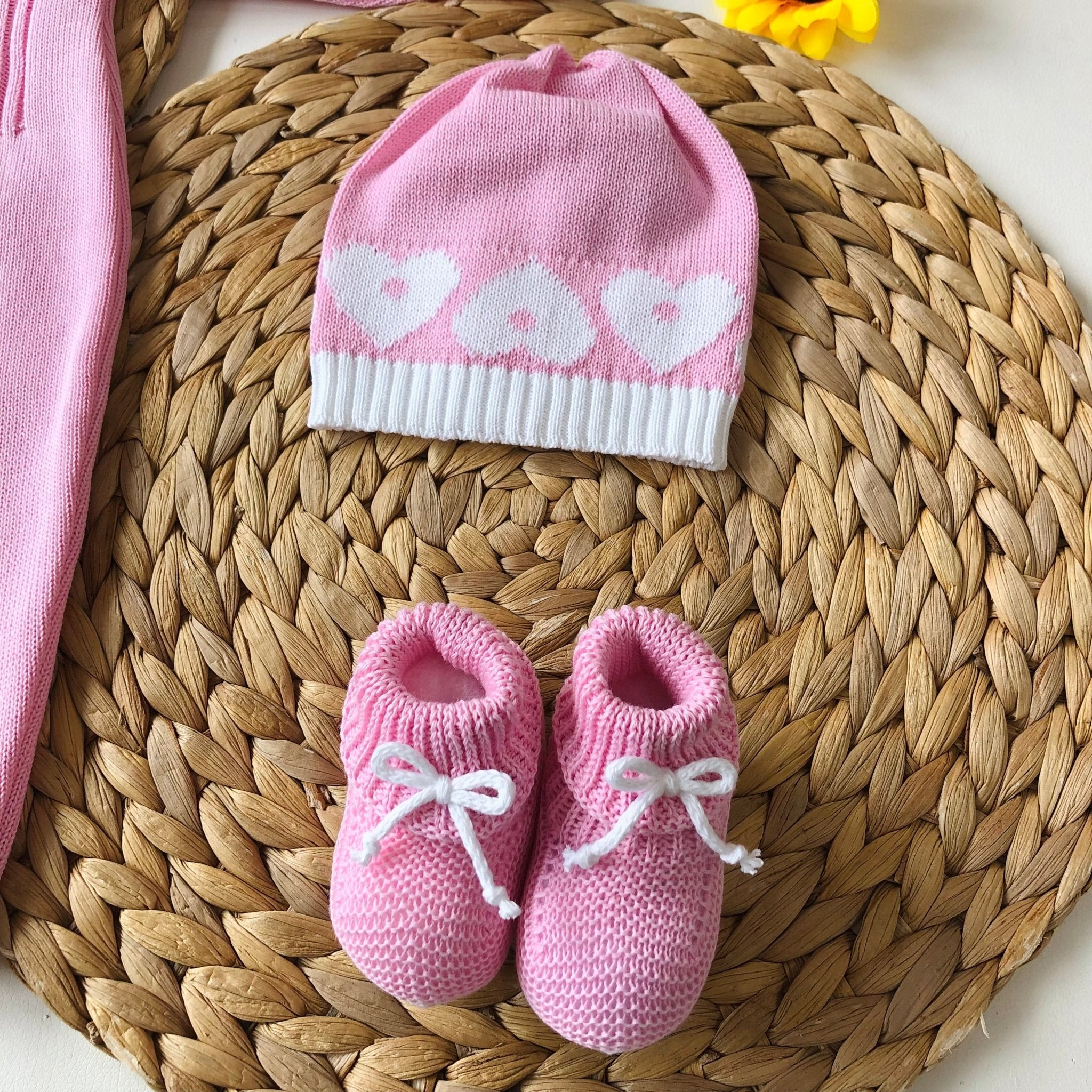TUTINA CON SET PARURE IN FILO DI COTONE ROSA CON CUORICINI BIANCHI - Noi da piccoli