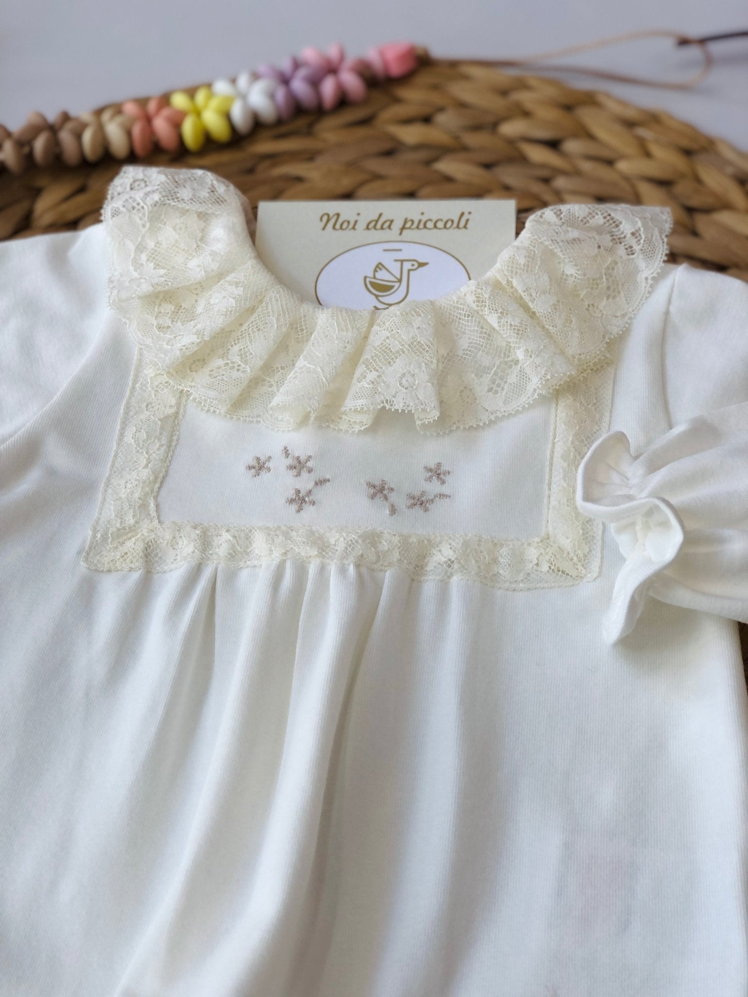 TUTINA IN COTONE ECRU CON PIZZO E RICAMO - Noi da piccoli