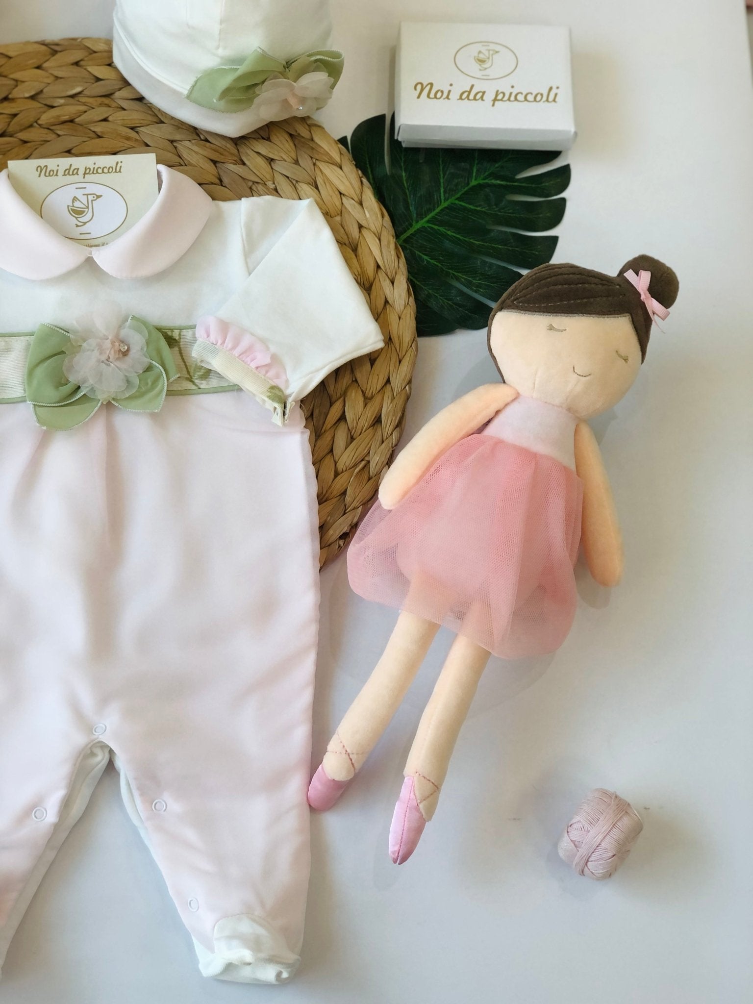 TUTINA ROSA CON SET BAVETTO E CAPPELLINO CAMPO FIORITO - Noi da piccoli