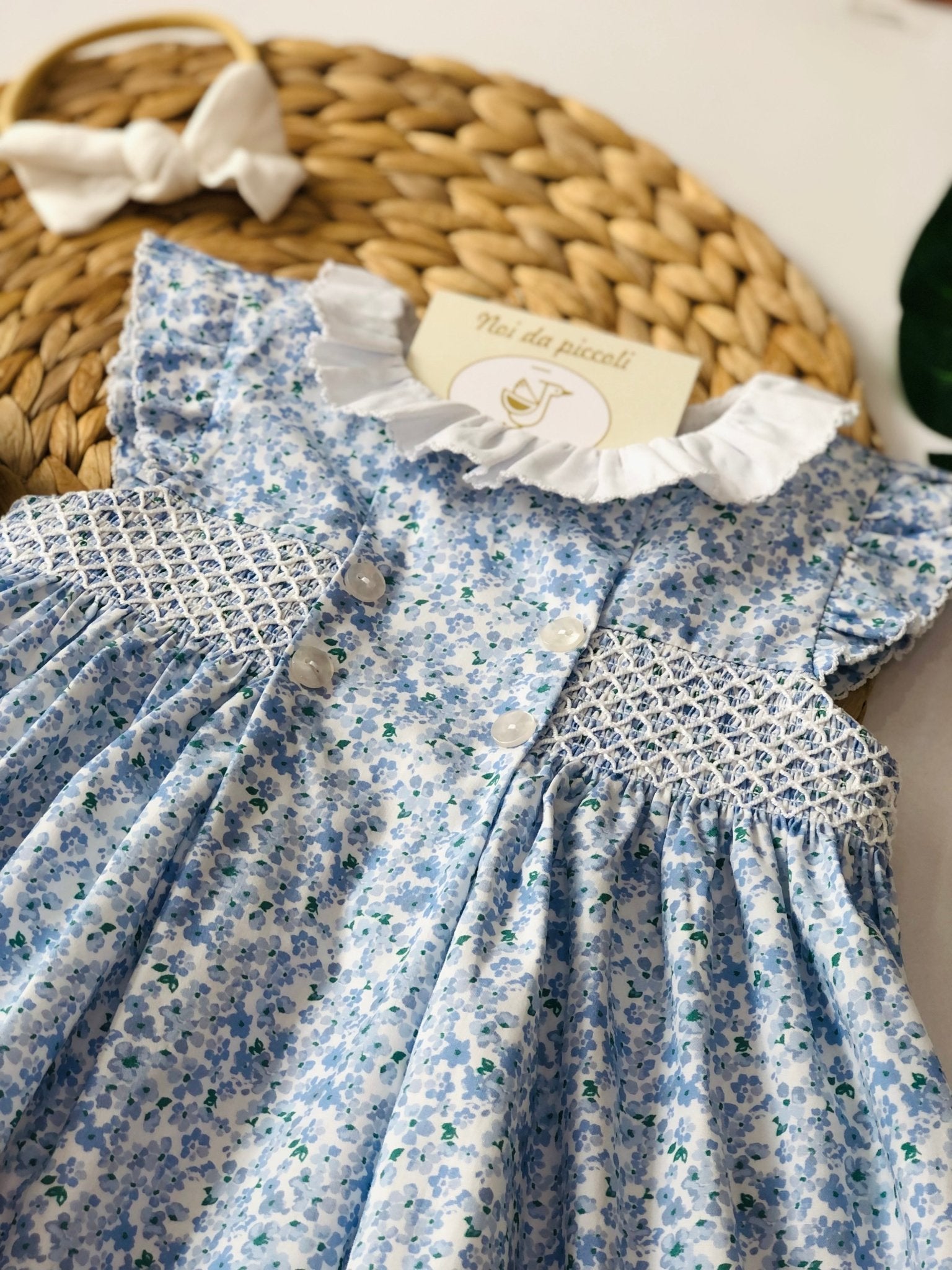 VESTINA CELESTE E FLOR CON PUNTO SMOK - Noi da piccoli