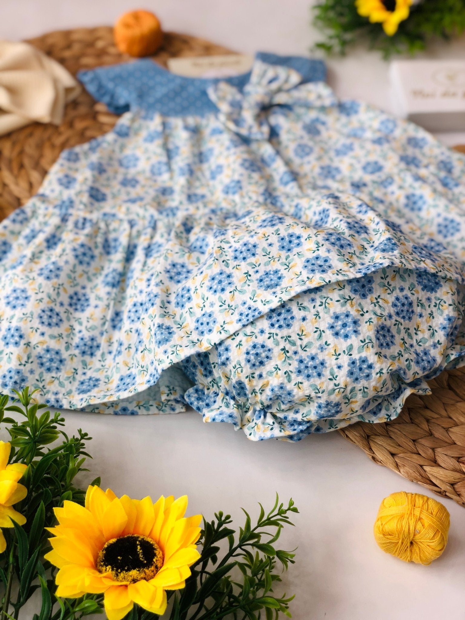 VESTINA CON CULOTTE BLU E FIORELLINI VARI - Noi da piccoli