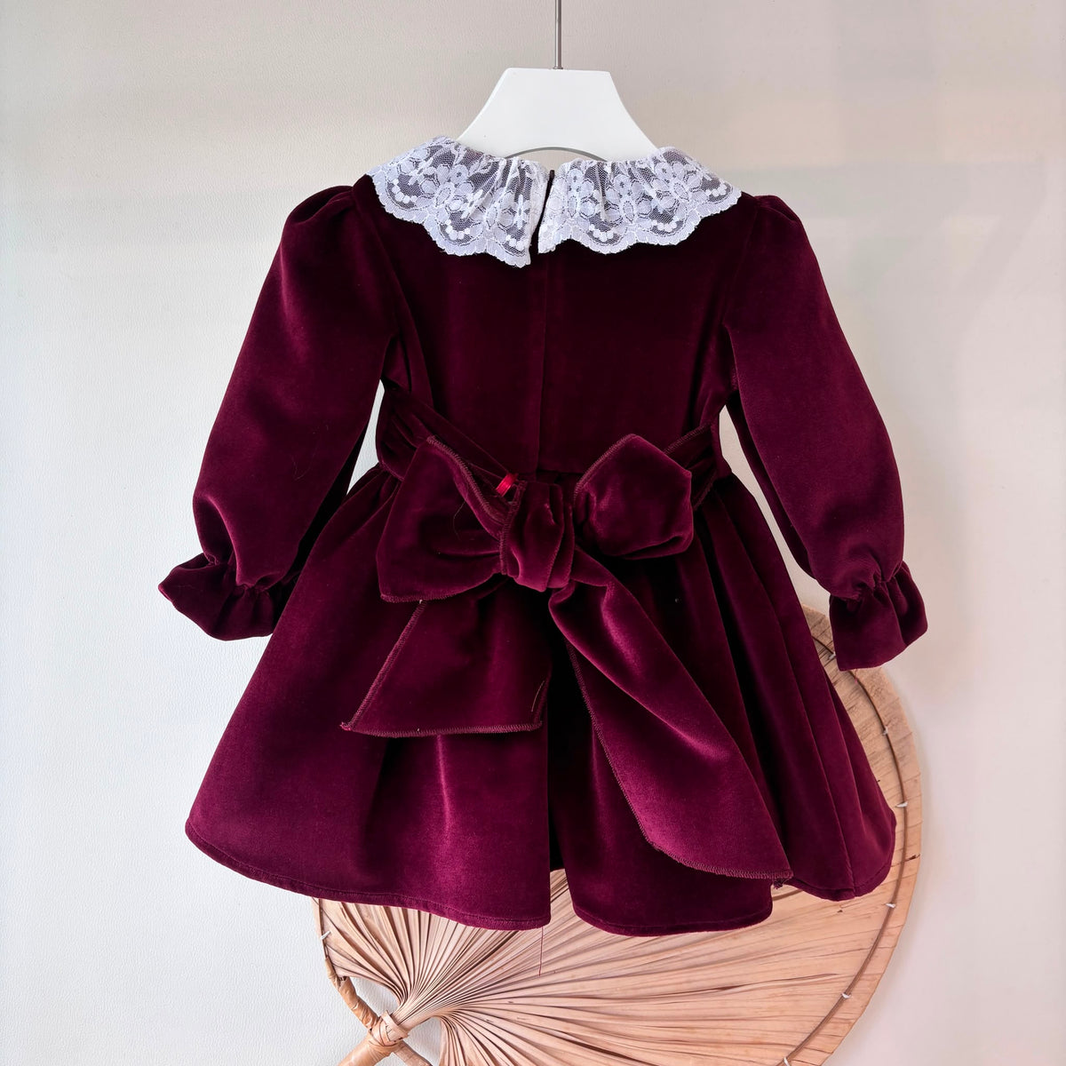 ABITO IN VELLUTO CON COLLO PIZZO BORDEAUX