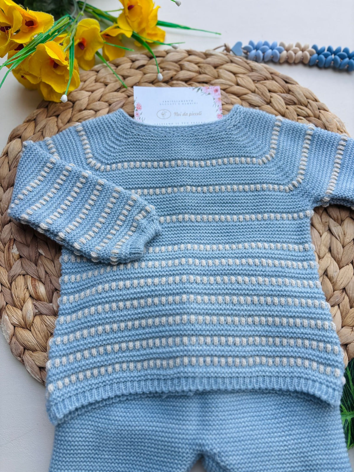 COMPLETO 2PZ CON CAPPELLINO FILATO CALDO CIELO E BEIGE