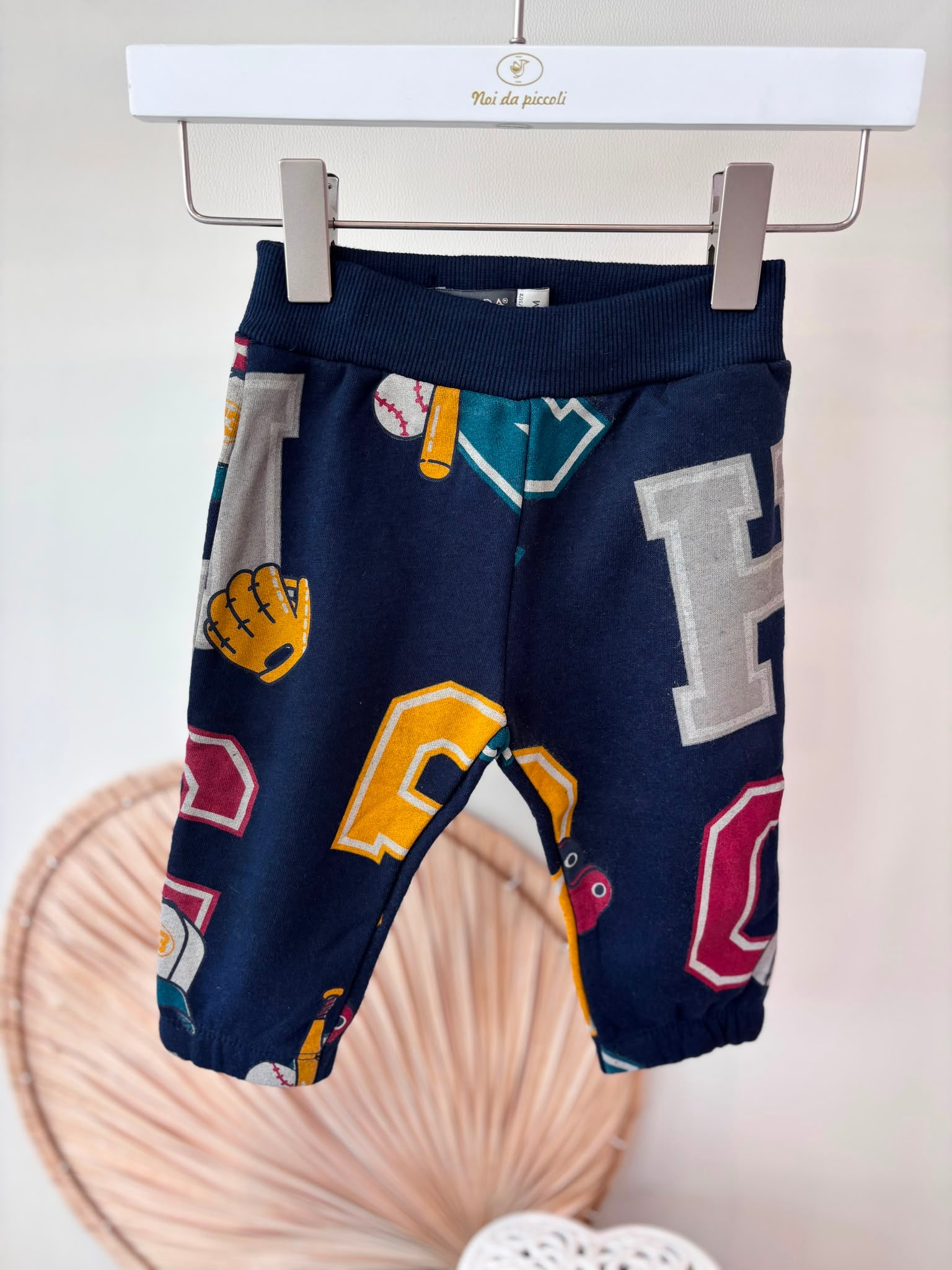 COMPLETO IN COTONE BORDEAUX CON STAMPA "VARSITY"