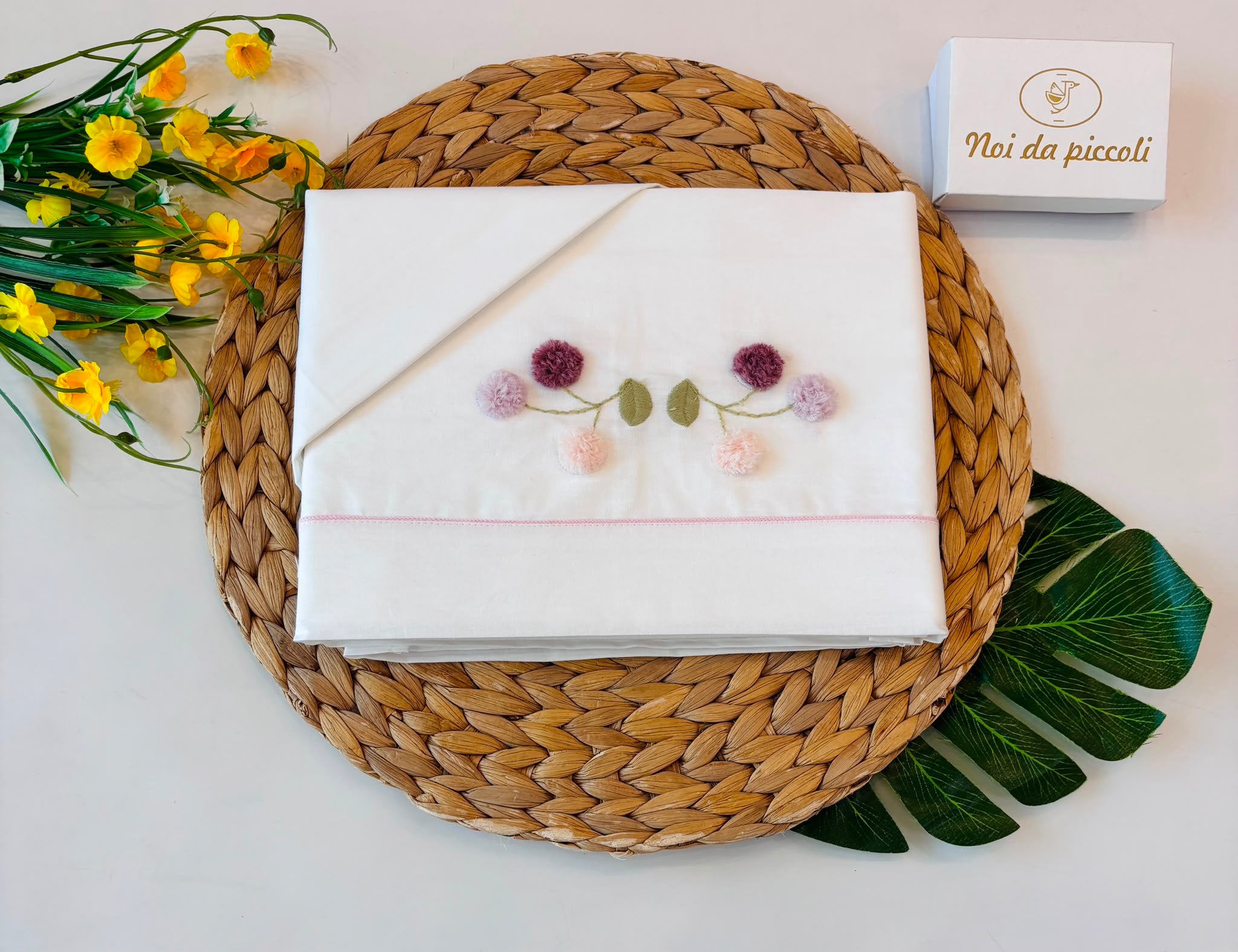 SET LENZUOLA  IN COTONE BIANCO FIORI PONPOM