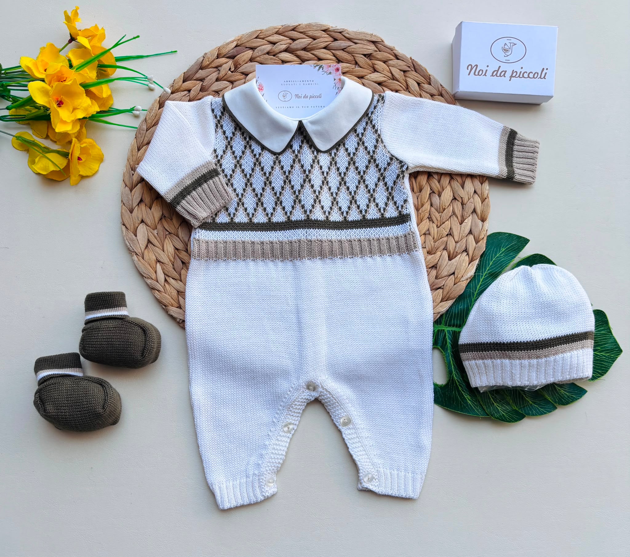 TUTINA CON SET PARURE IN LANA VERDE PANNA E BEIGE